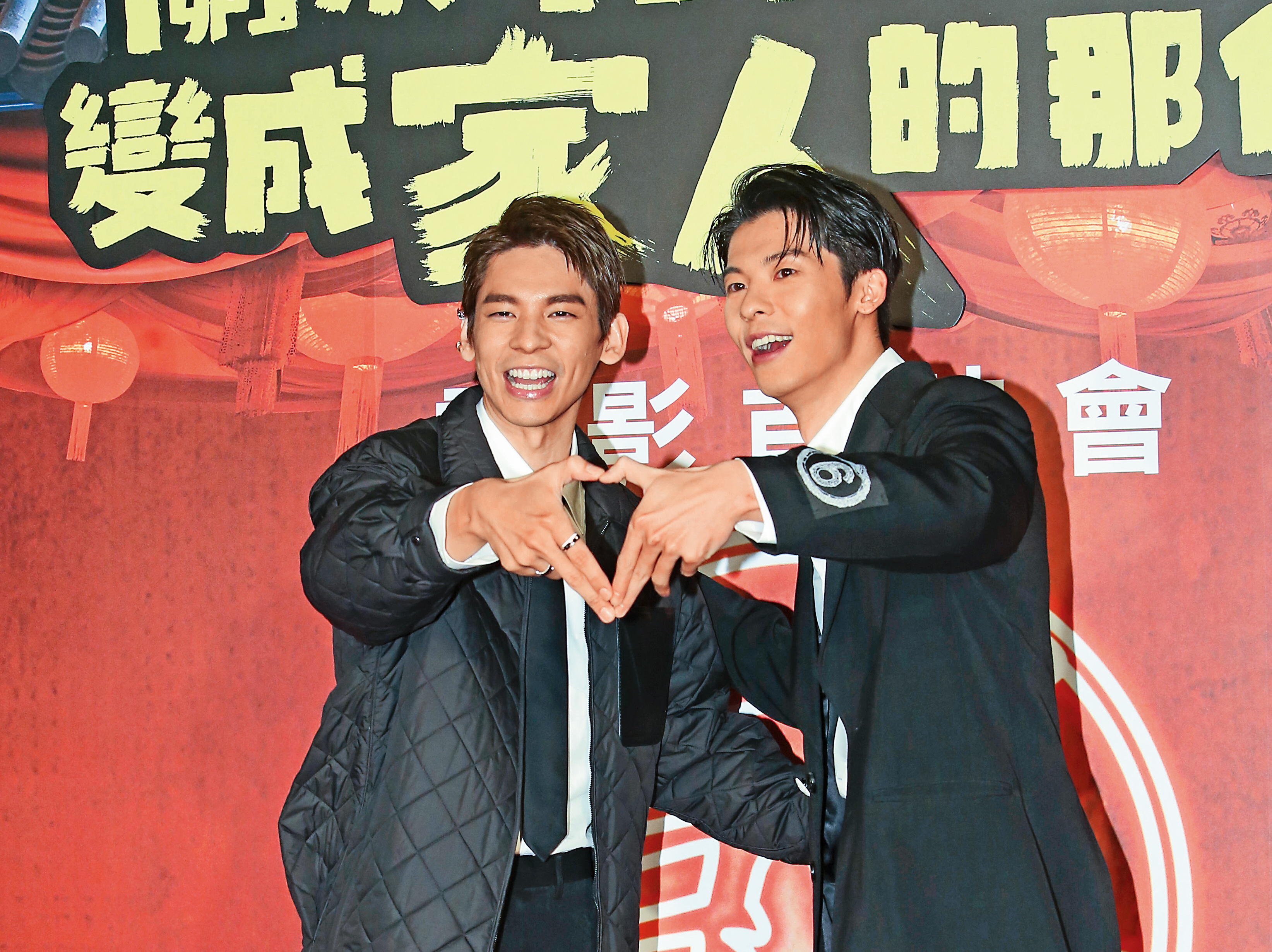 林柏宏（左）和許光漢（右）曾被票選為同志天菜第一、二名，如今同台演出。