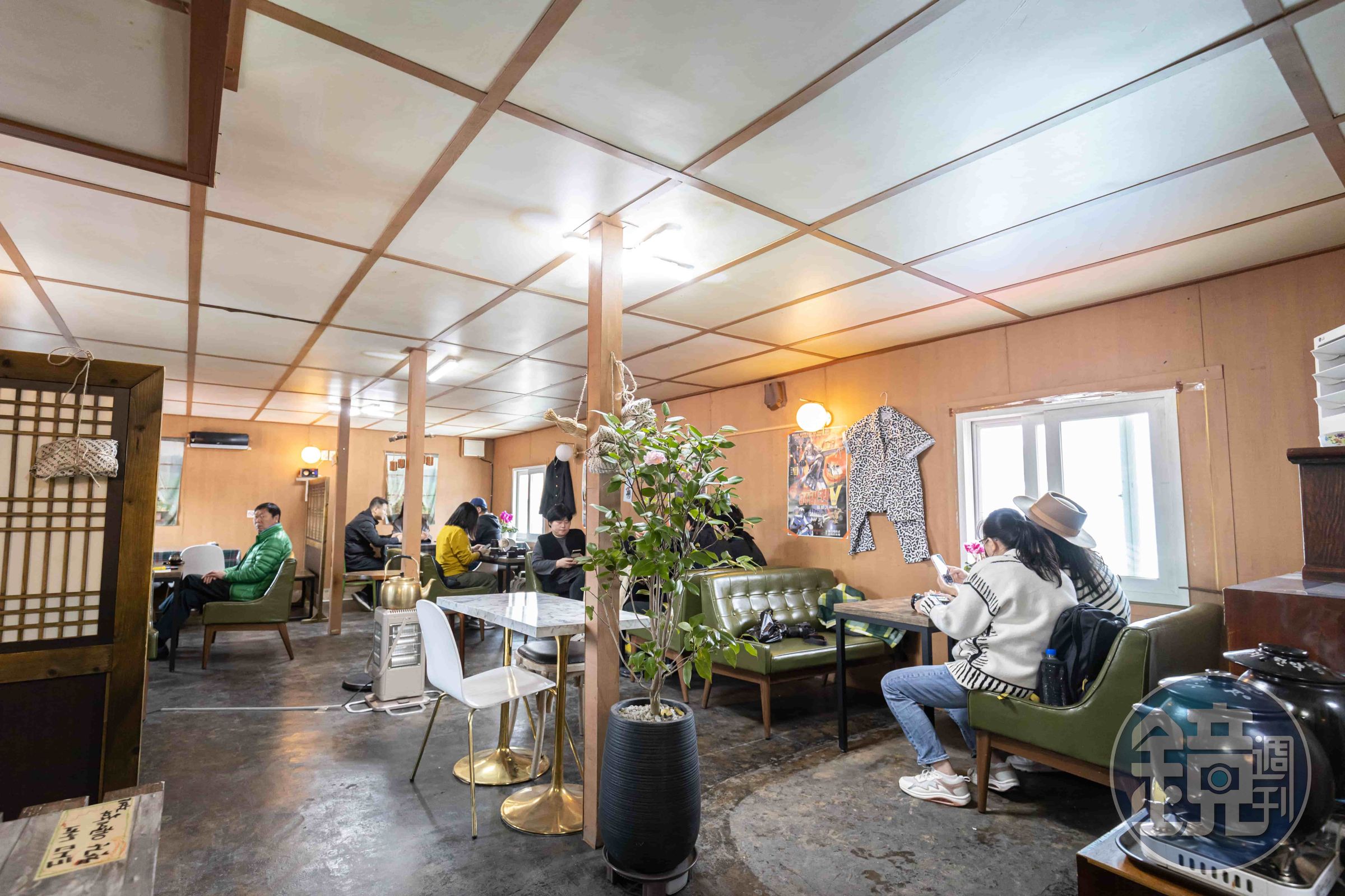 「第一茶房」的布置走6、70年代風，如今看來復古與時髦兼具。