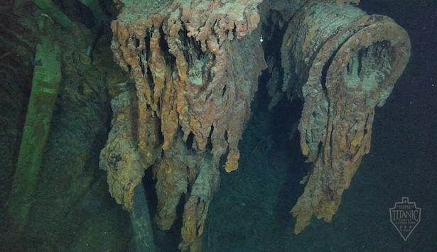 鐵達尼號殘骸沉在3800公尺海底。(翻自《每日星報》)