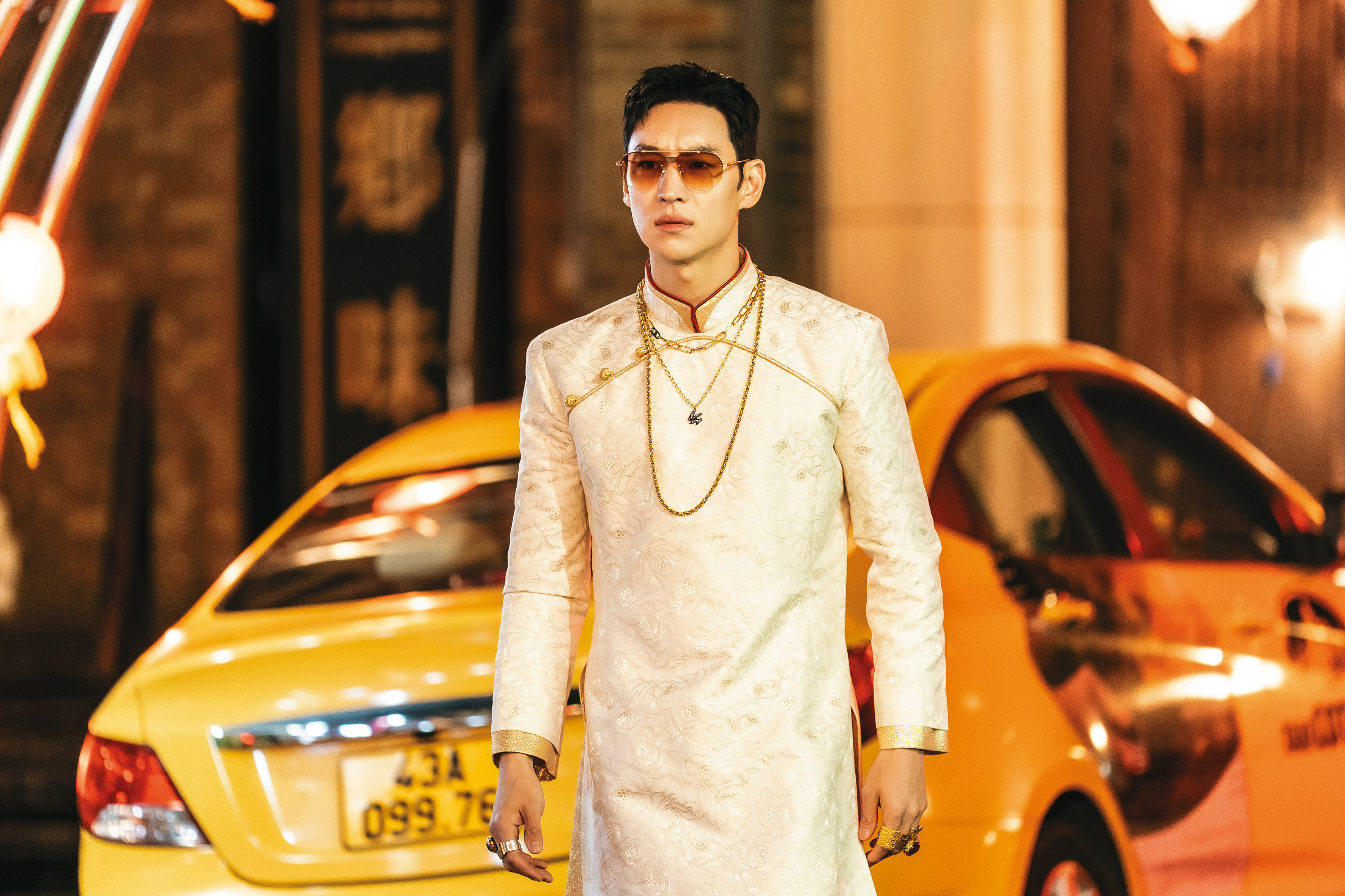 李帝勳遠赴越南拍攝時，還換上當地服飾，該集取材自震撼亞洲的柬埔寨人口販賣事件。（friDay影音提供）