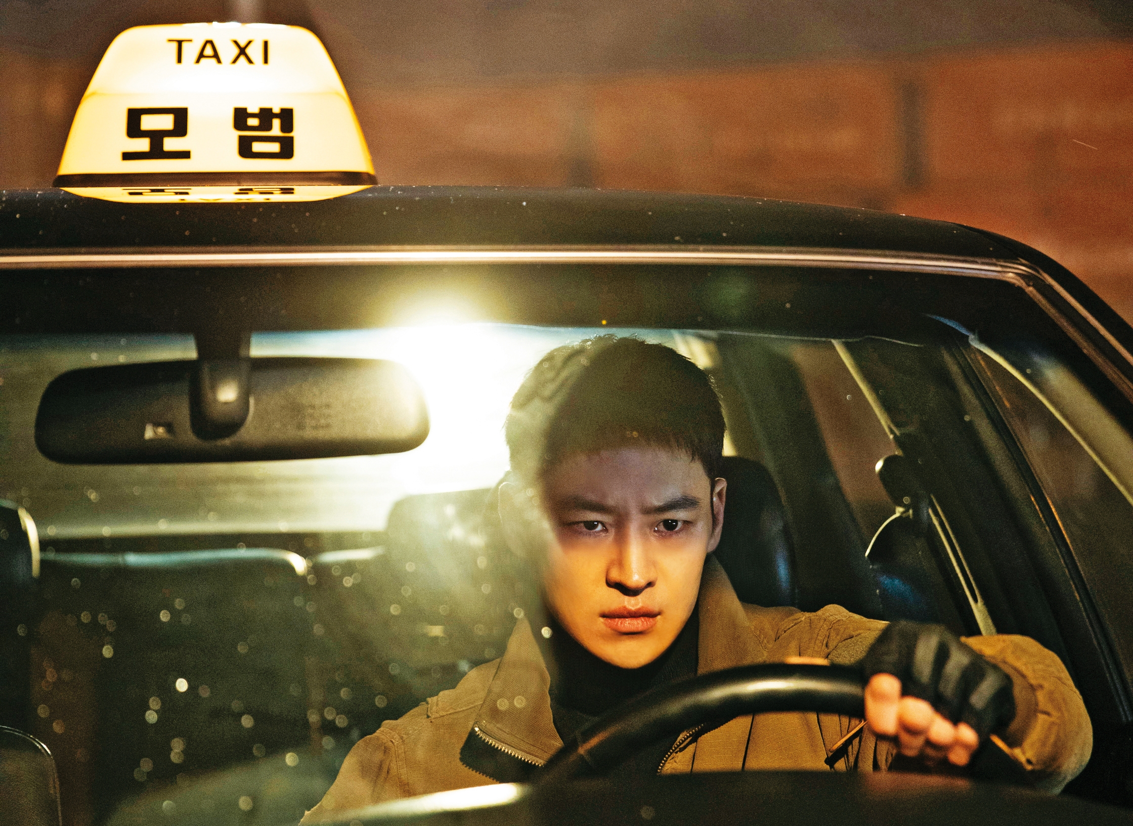 李帝勳主演韓劇《模範計程車》以暴制暴代客復仇，兩季都開出高收視。（friDay影音提供）