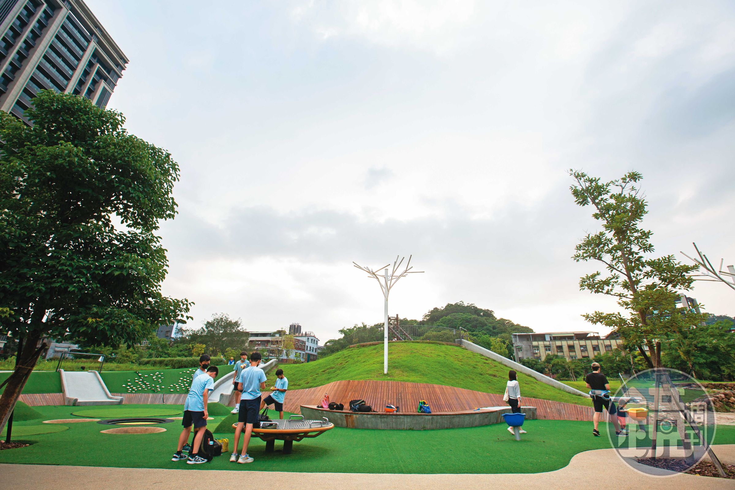 捷運辛亥站對面有辛亥國小、辛亥生態公園，生活機能完善，中古屋選擇多。