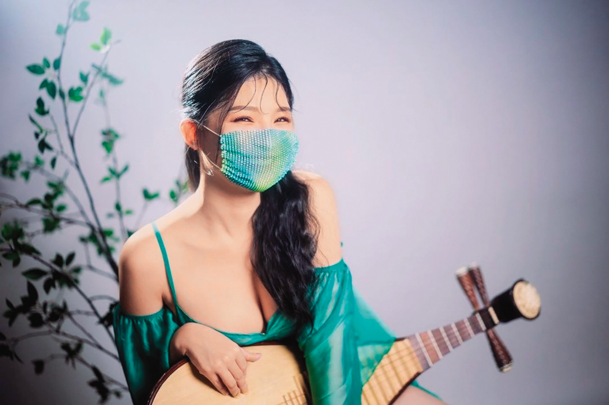 琵琶女神李雨禧去年和旅日YouTuber多米多羅拍攝「痴女到家過一晚」，如今控性騷，小編爆米花買好了，置板凳。（翻攝自李雨禧IG）