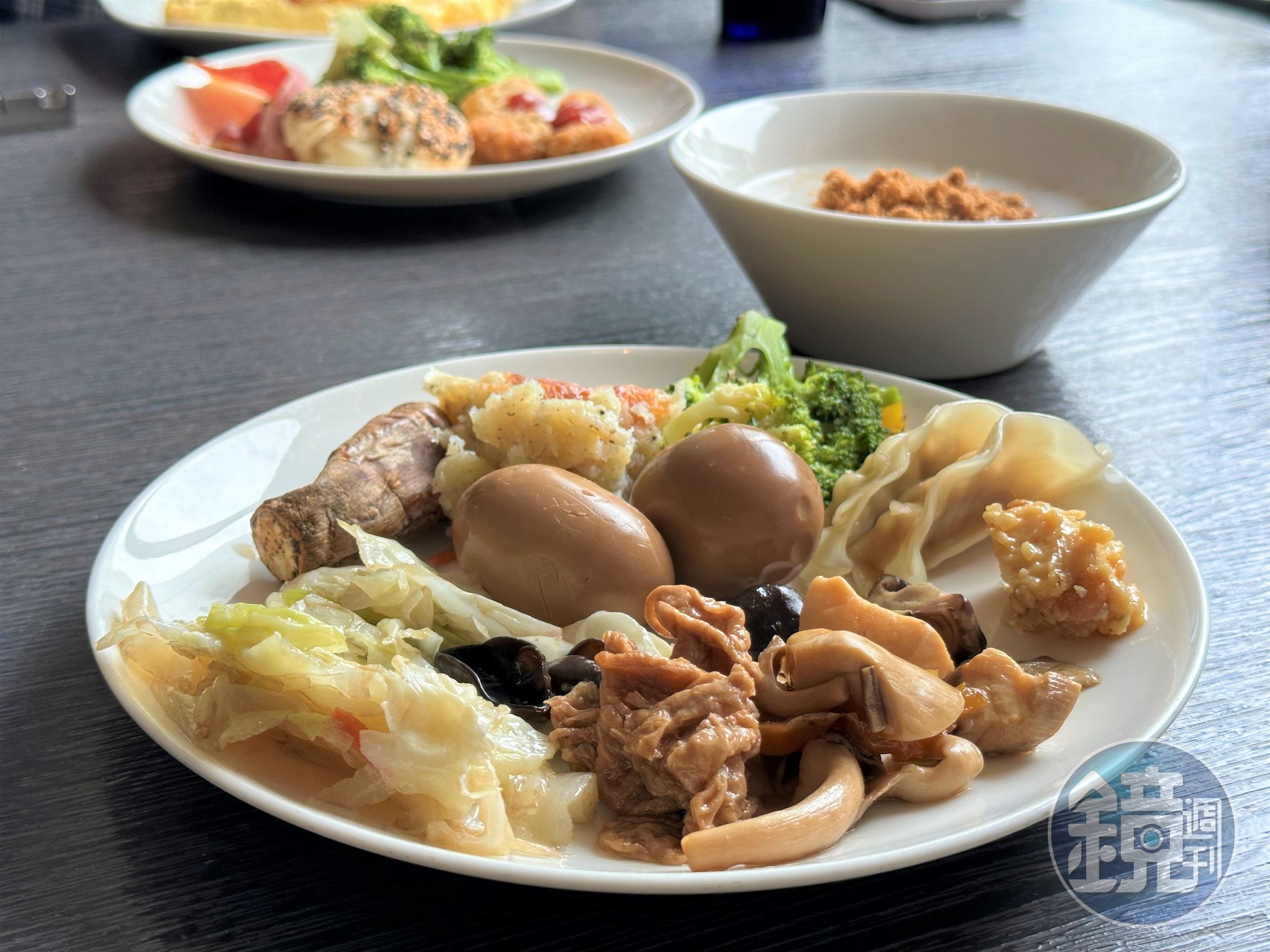 中、西式餐點都有,可以吃得非常飽。