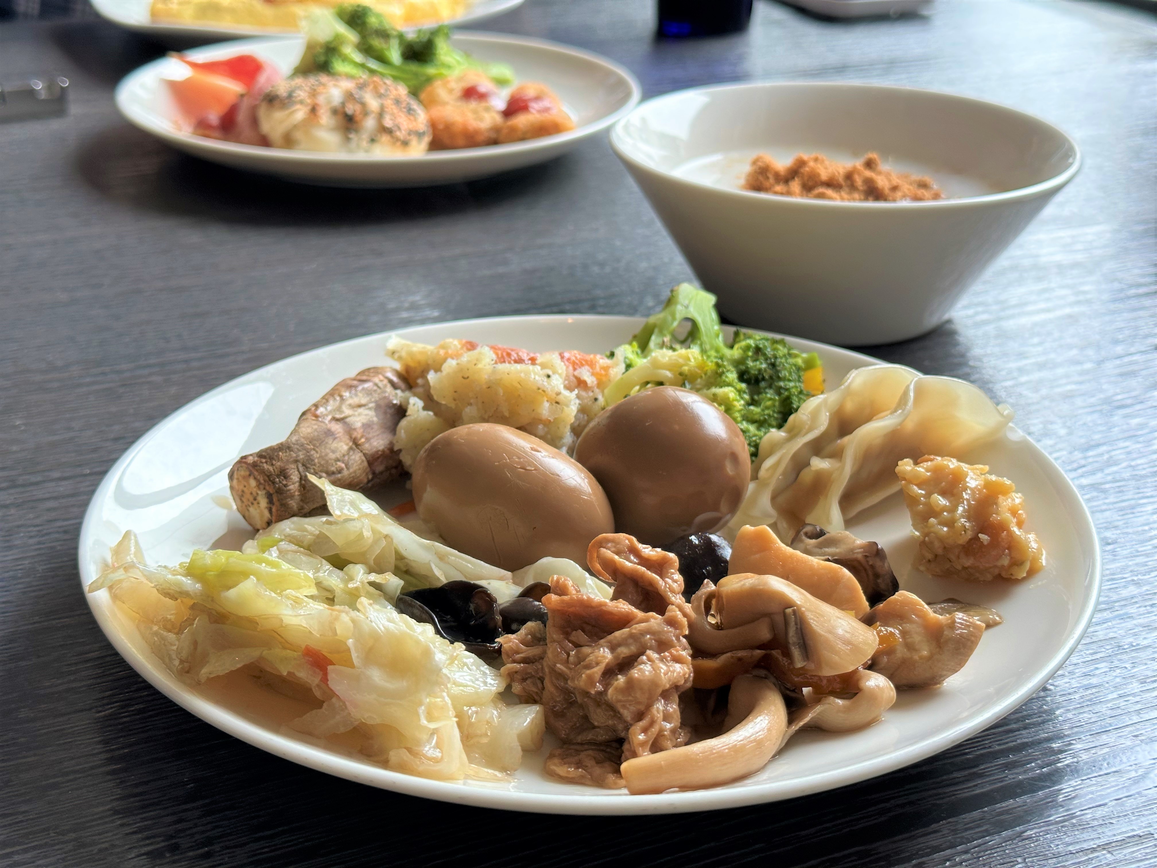 中、西式餐點都有，可以吃得非常飽。