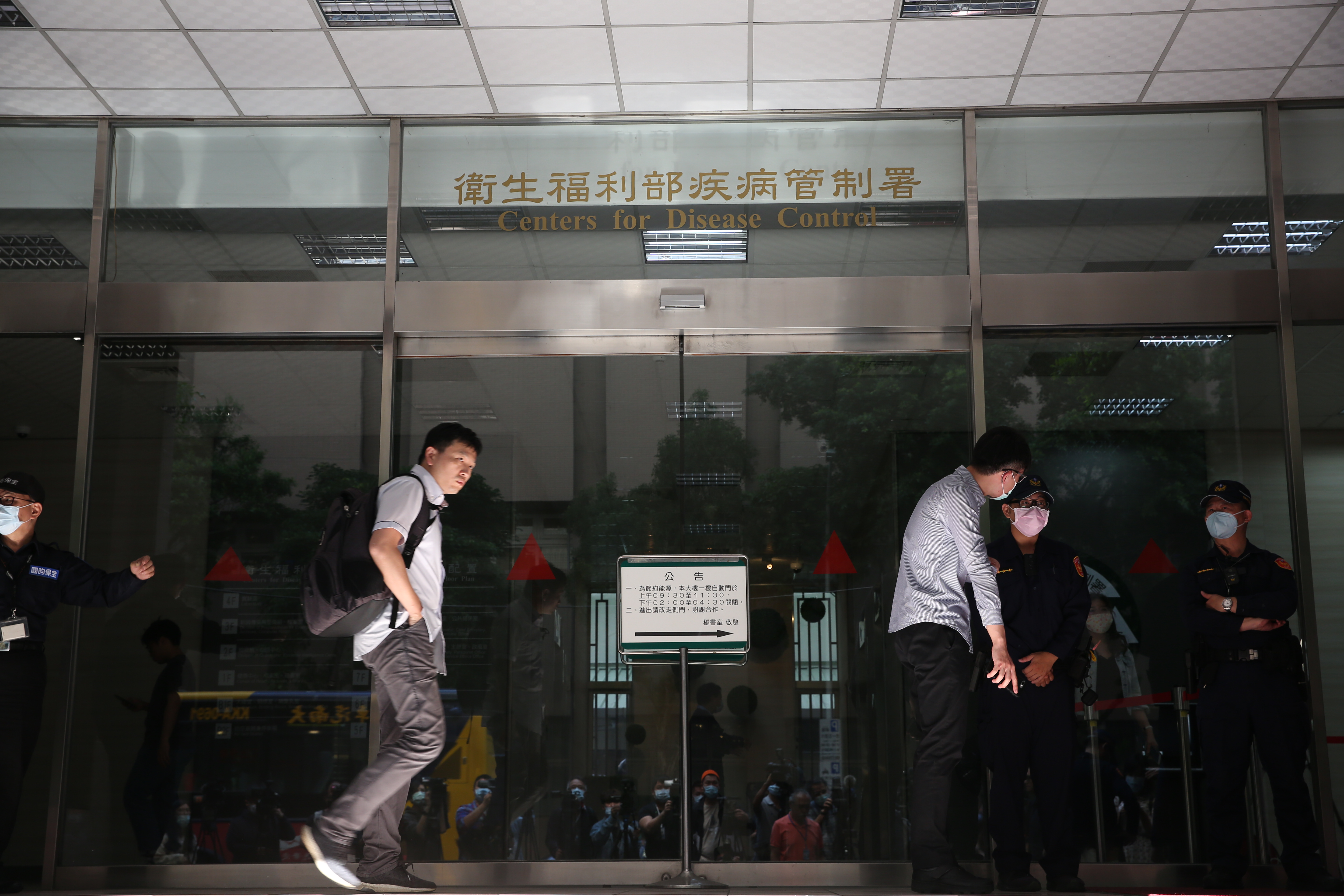 疾管署提醒，COVID-19、流感、腸病毒疫情仍處於高原期。（本刊資料照）