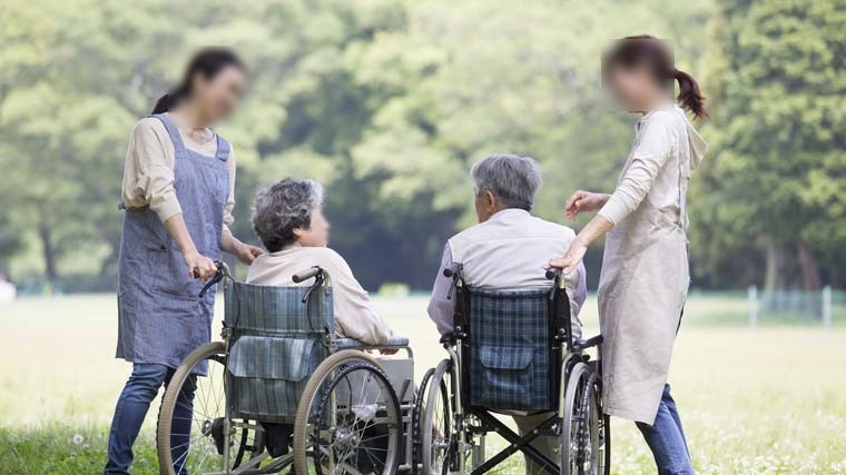 老夫妻悲歌！目睹摯愛變老身殘不能動，老伴痛苦親手絞死她「我們到天國再婚吧」。（示意圖）