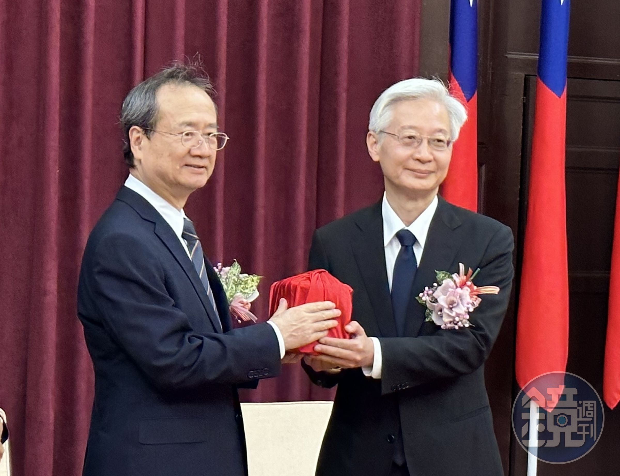 懲戒法院前院長李伯道性騷案,懲戒法院院長林輝煌(右)第一時間說謊說沒此事,後由被害人發聲明解救長官,形同二度傷害。