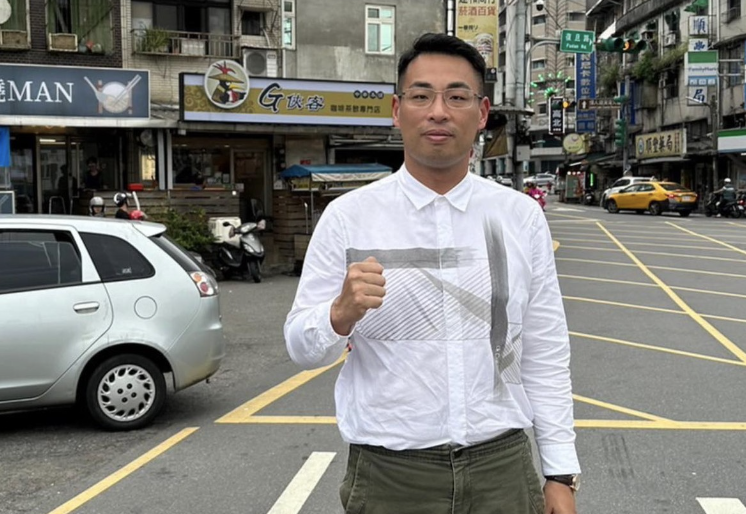 民進黨基隆市市議員張秉鈞疑與父親、前市議員張錦煌涉以人頭詐領助理費，今遭聲押。（翻攝張秉鈞臉書）