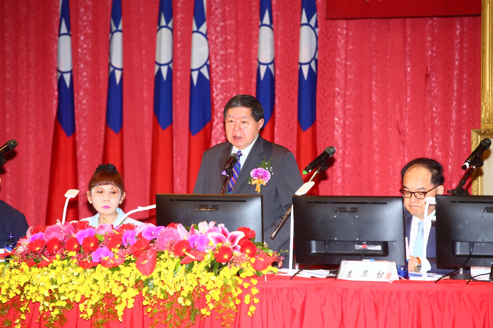 徐旭東出席遠百股東會，對未來看法樂觀。