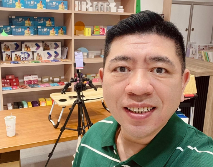 藝人NONO（陳宣裕）被網紅「小紅老師Anissa」控性騷擾。（翻攝自NONO臉書）