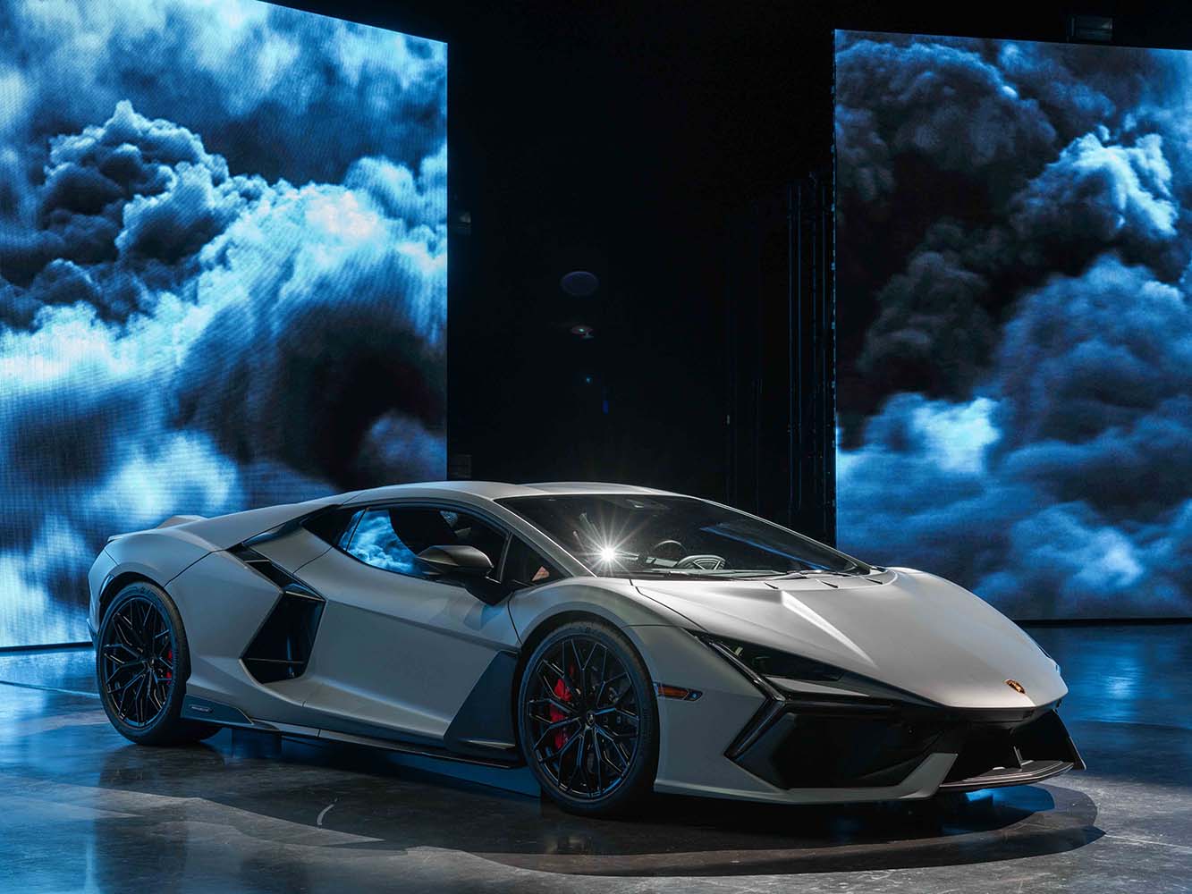 【新車發表】混動大牛　Lamborghini Revuelto 2799萬起開賣