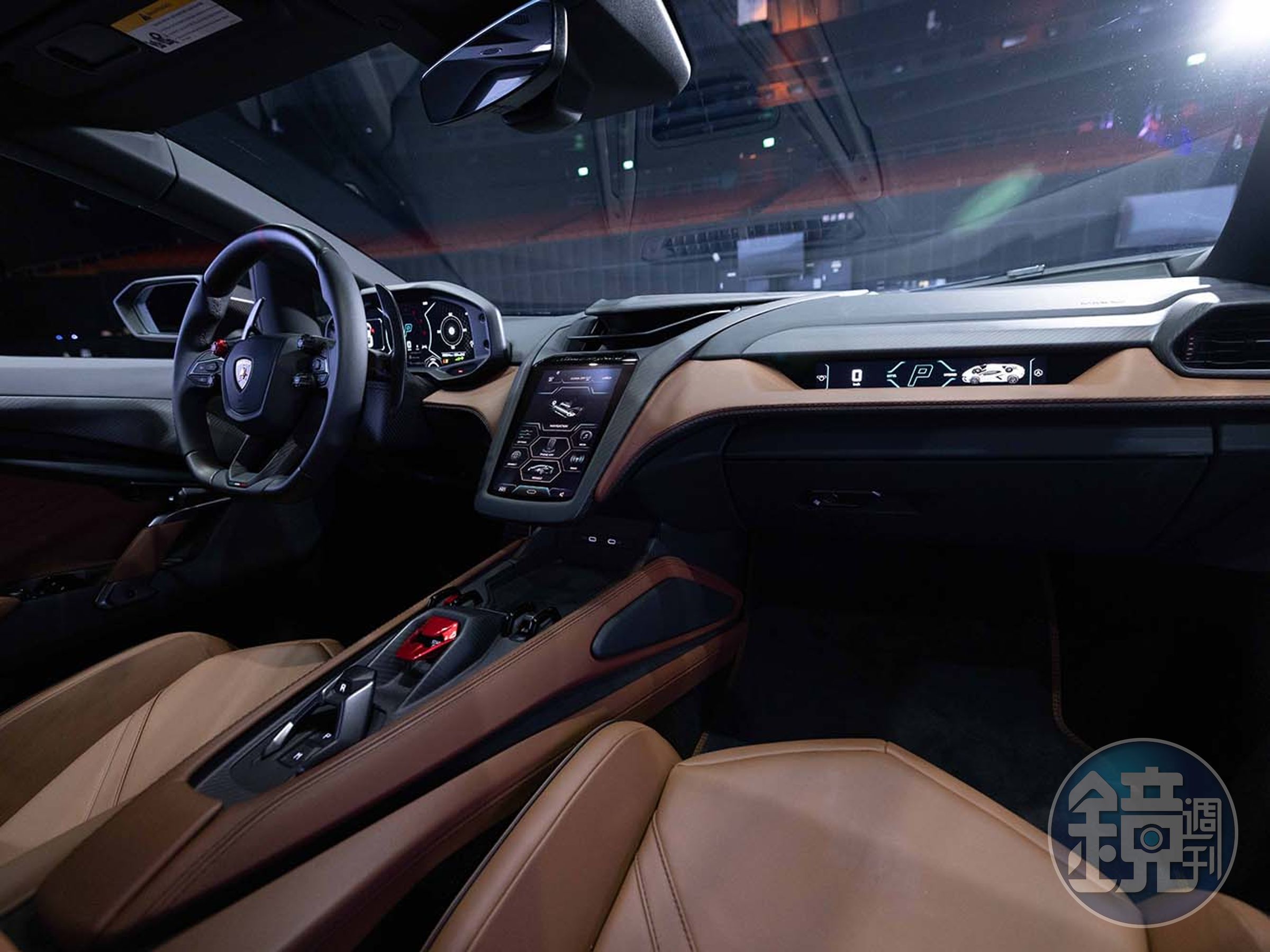 20230621-carandwatch-Revuelto-車內設計延續戰鬥機艙的概念。