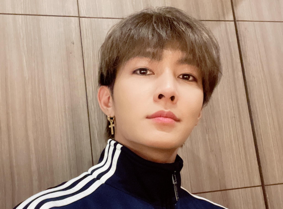 歌手炎亞綸也被指控，硬上未成年男友，以及偷拍性愛影片、外流等。（翻攝自炎亞綸）