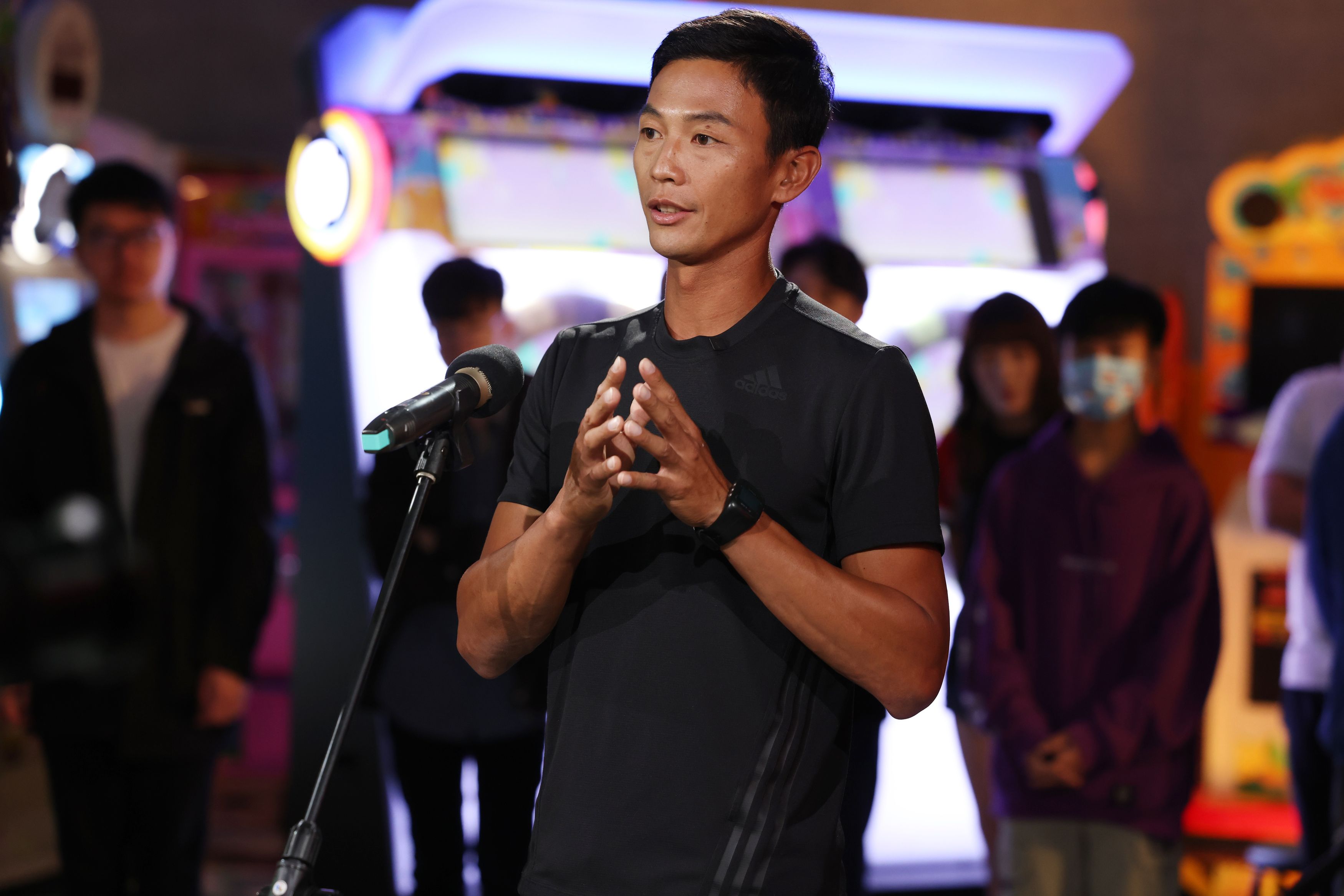 本週五《公視主題之夜SHOW》論壇以《動動手指就能參加亞運—打電動是運動嗎？》為題，特邀網球選手盧彥勳，共同思辨電競相關議題。（公視提供）