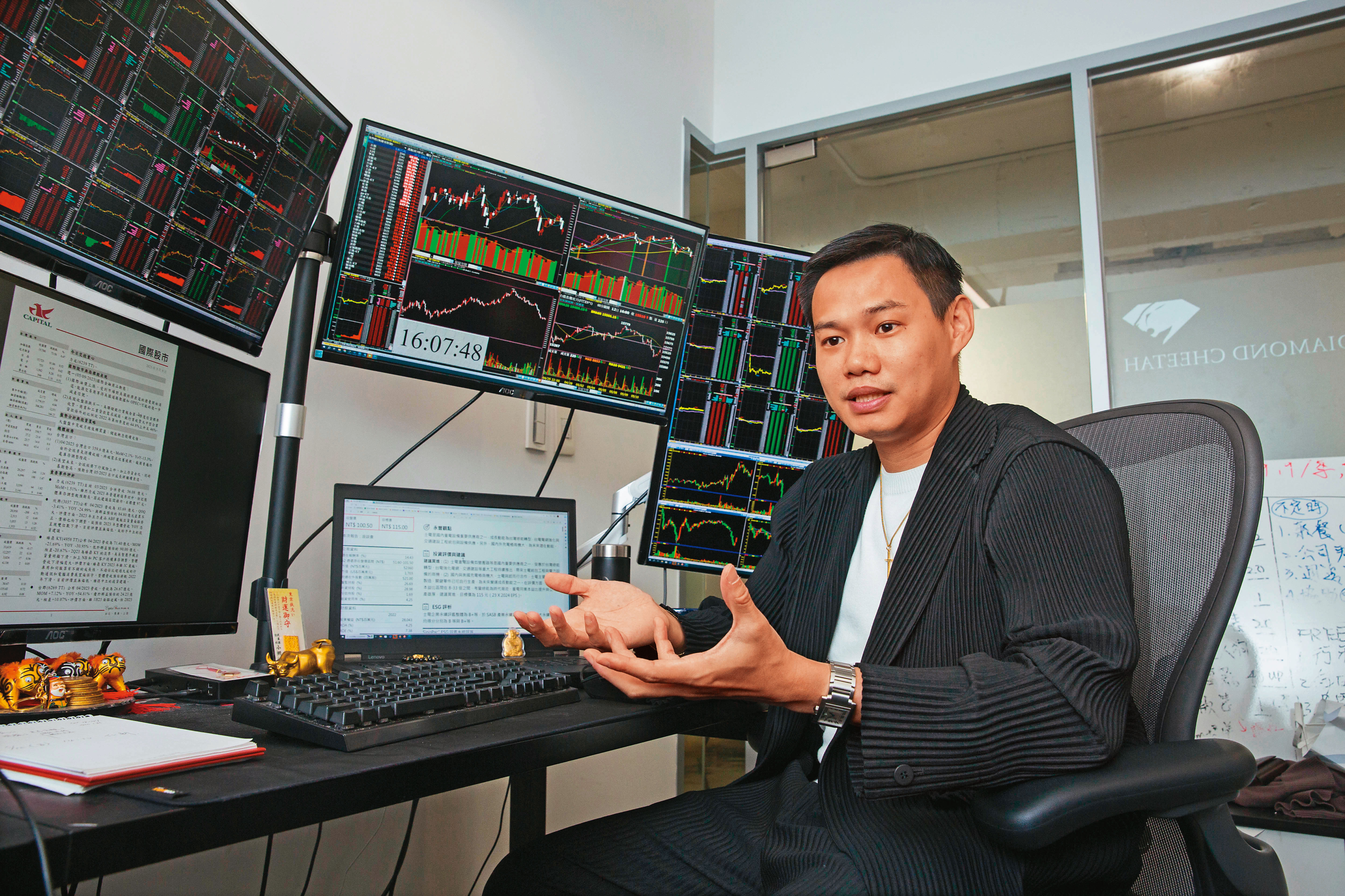 投資達人王韋閔提倡大猩猩選股法，大客戶、新市場、新產品和新政策都在他的選股守備範圍內。