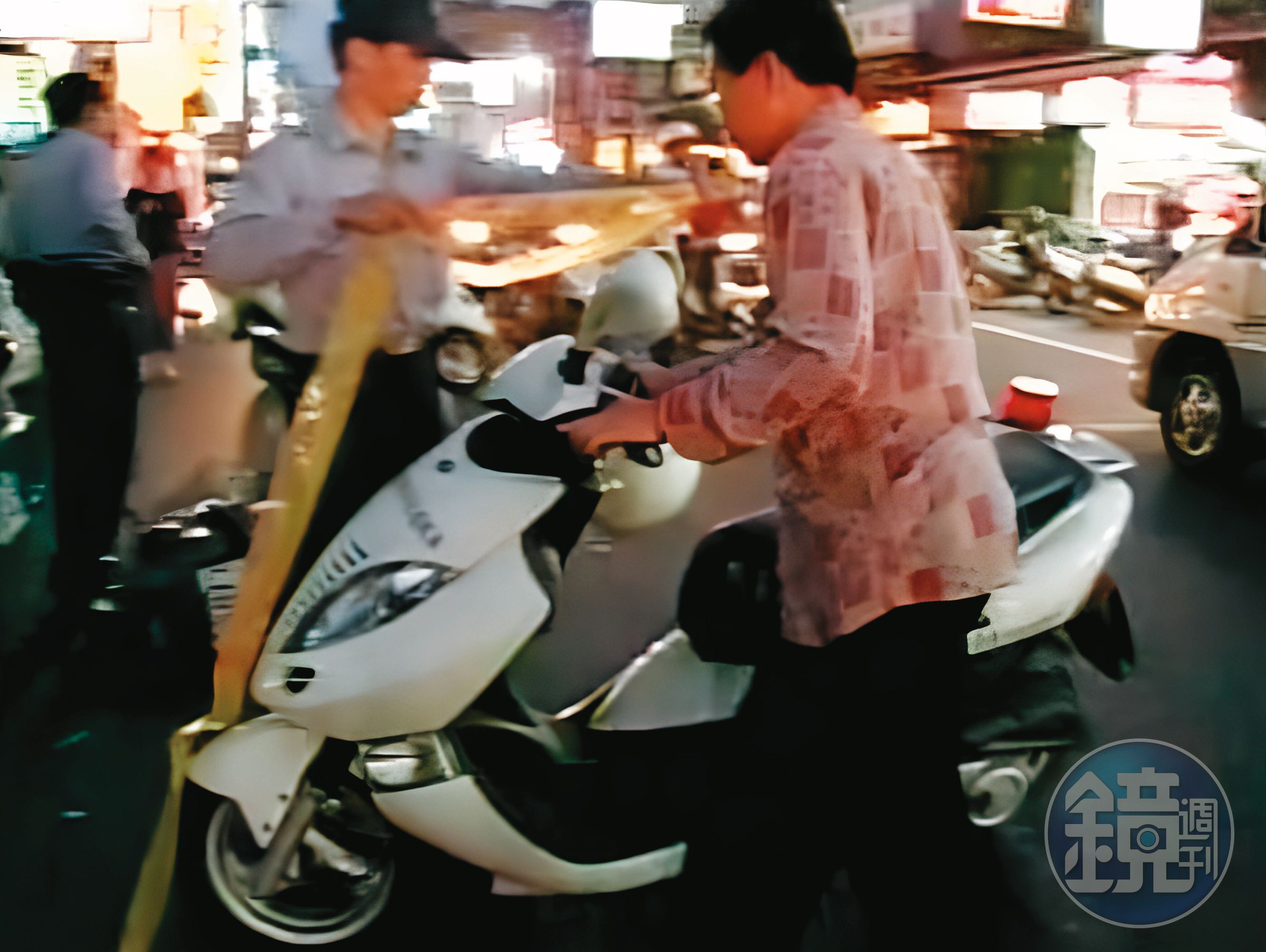 數日內連奪2命的凶手黃賢正,犯案後躲到彰化,以機車代步,後遭警方圍捕落網。(東森新聞提供)
