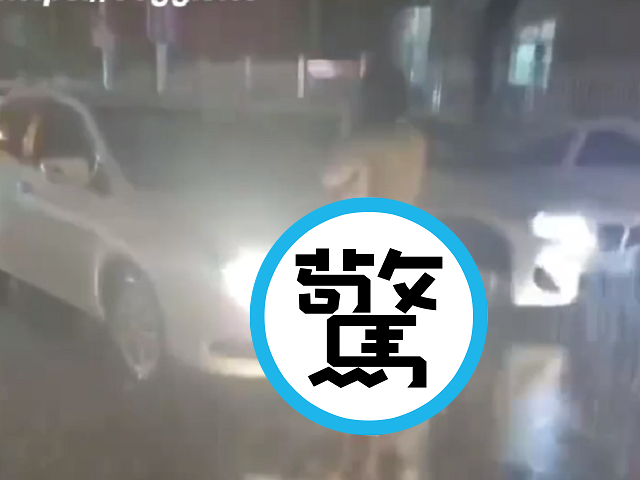 她賺的也是辛苦錢！無賴男睡完不付帳逃跑，女在大雨中「全裸擋車」惹人憐。（翻自《51吃瓜網》）