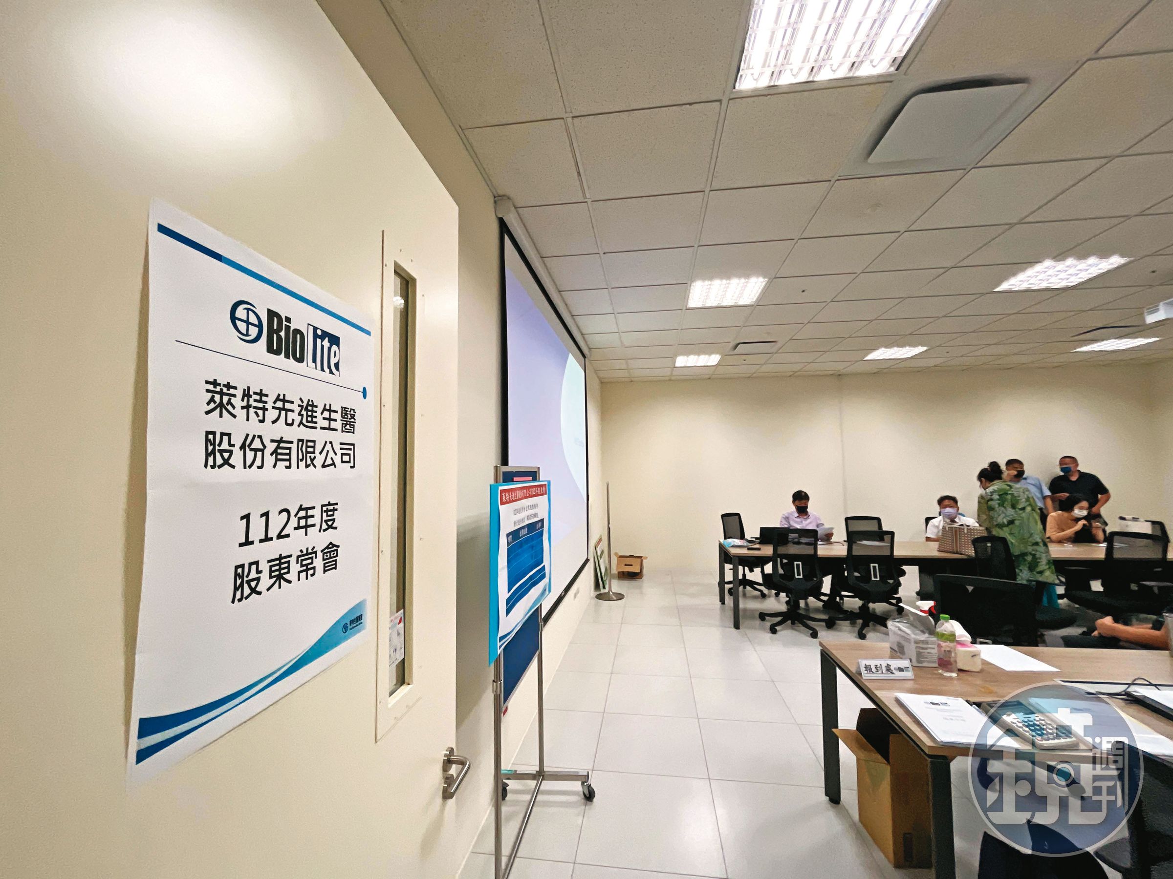 股東會砲聲隆隆，代理主席無法回應股東任何提問，不斷重申會將問題帶回與江滄炫討論。