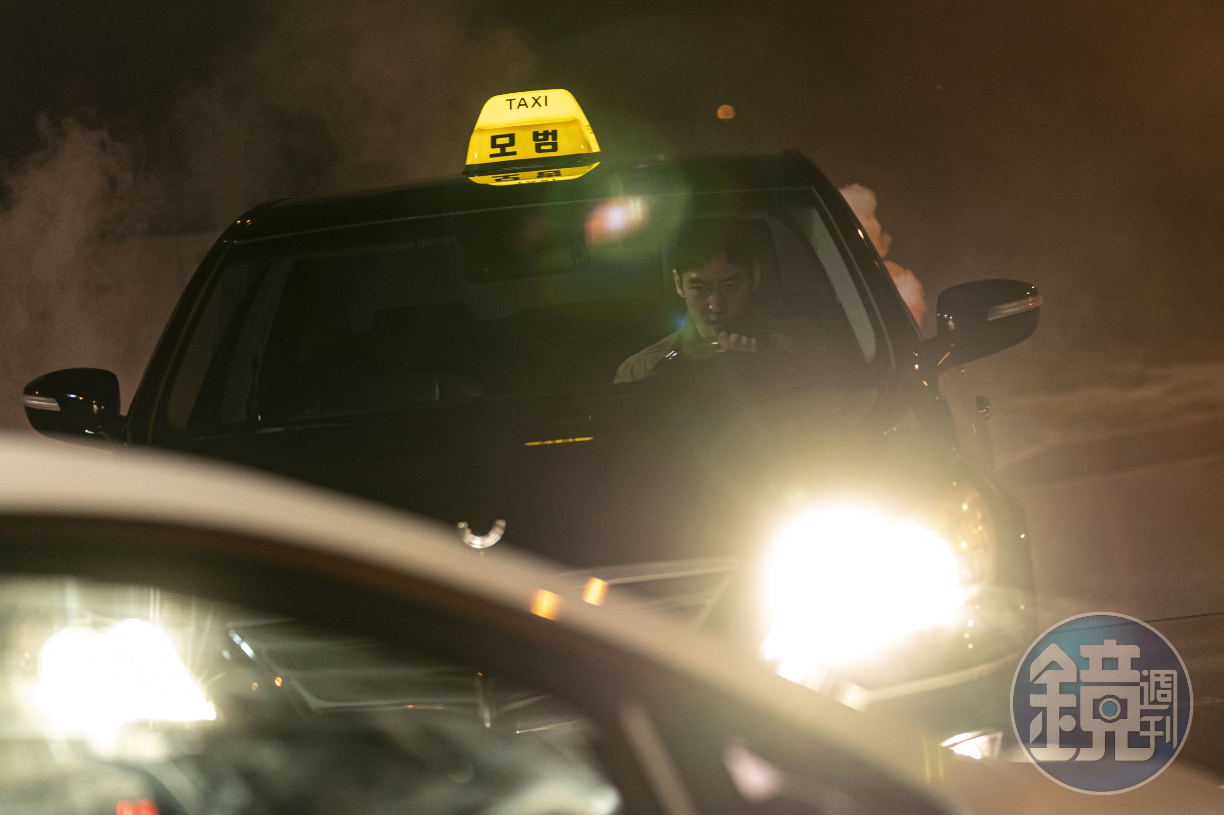李帝勳在主演韓劇《模範計程車》以暴制暴代客復仇，兩季都開出開出高收視。（friDay影音提供）