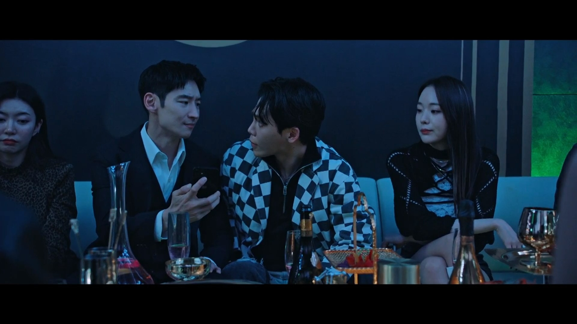 《模範計程車》第2季劇情大膽影射Burning Sun夜店事件，讓觀眾拍手叫好。（friDay影音提供）