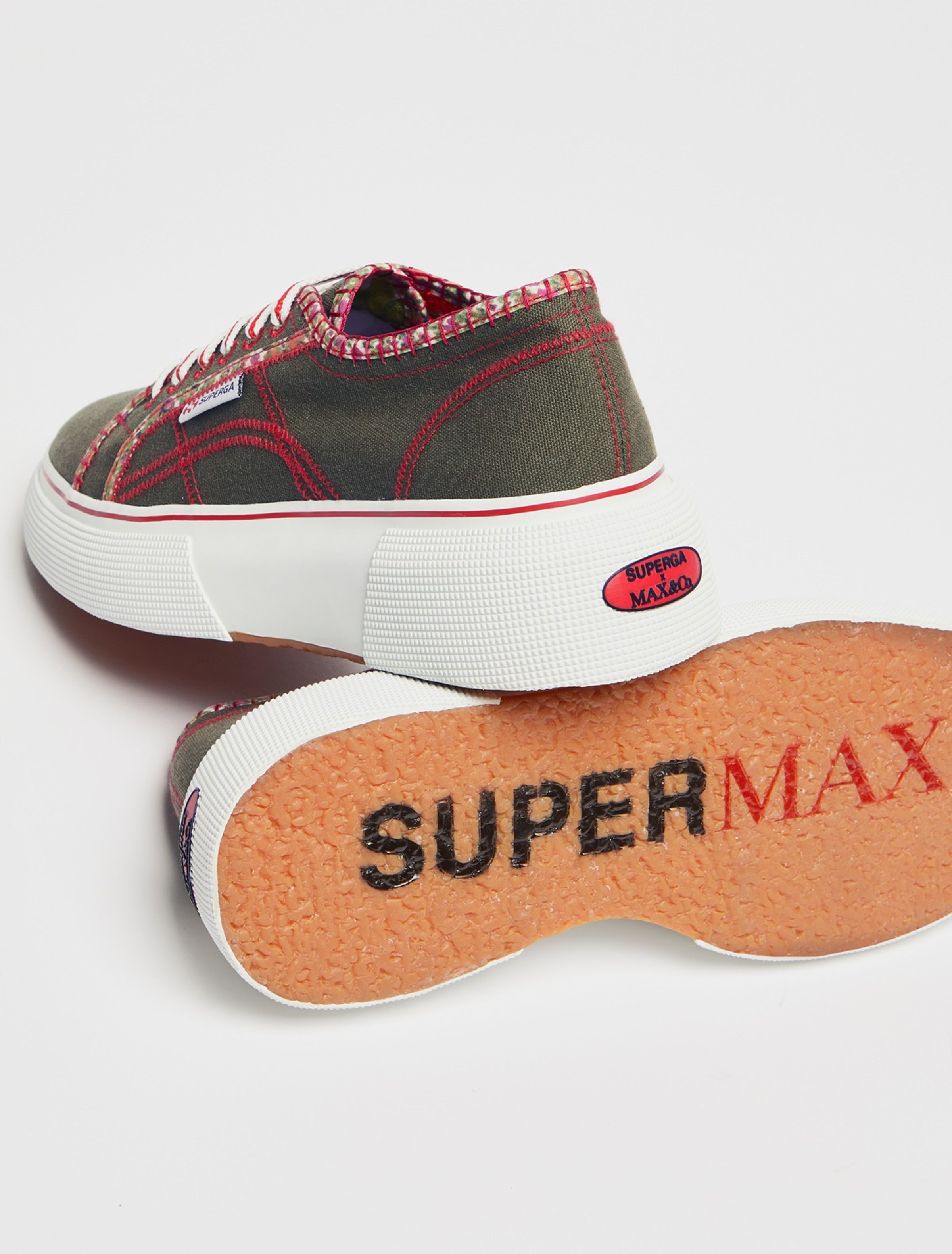 MAX&Co.厚底網球帆布鞋。NT$8,800(麥絲瑪拉提供)