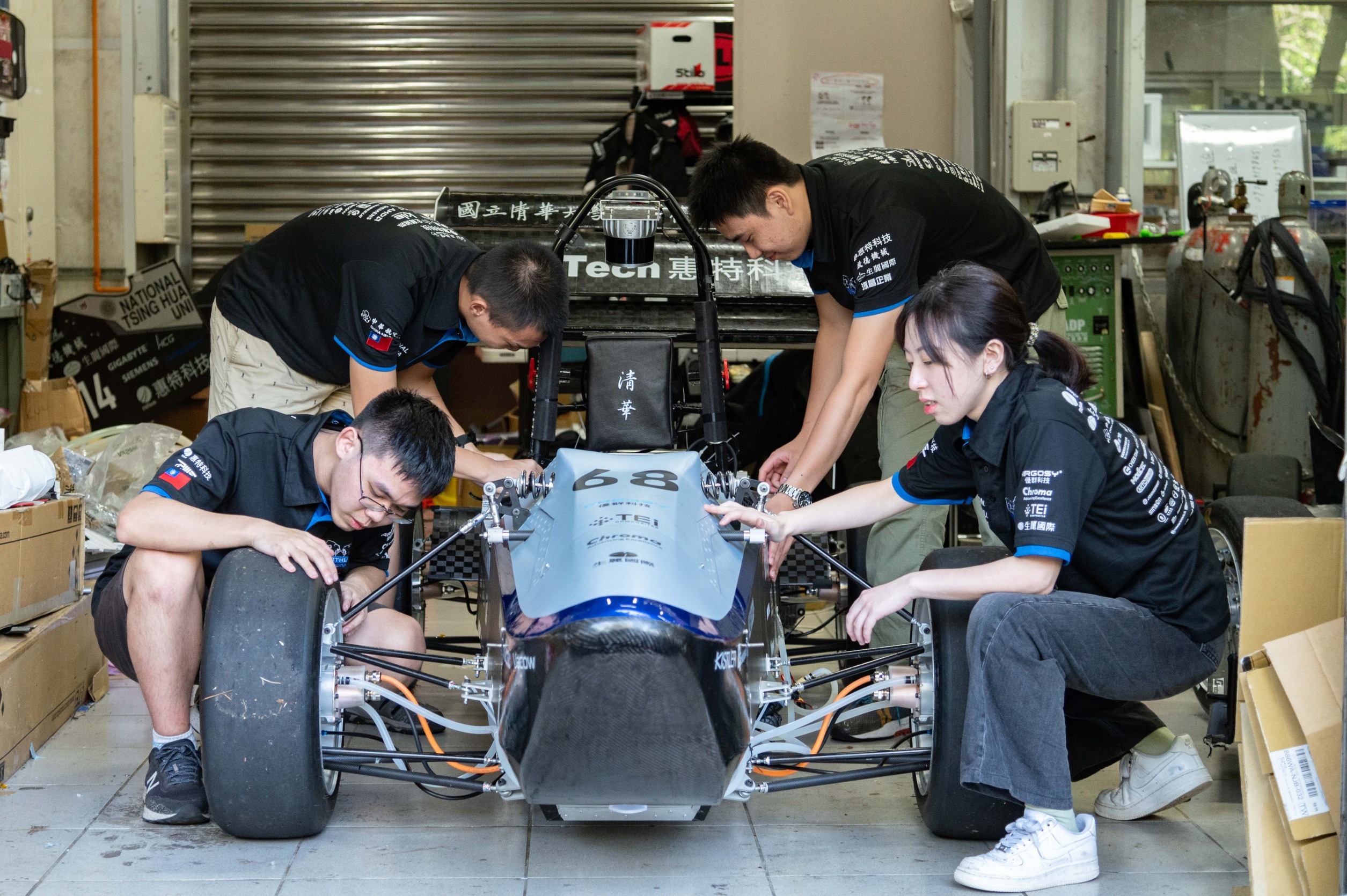 清大賽車工廠花了10月打造第七代無人駕駛電動賽車。(清華大學提供)