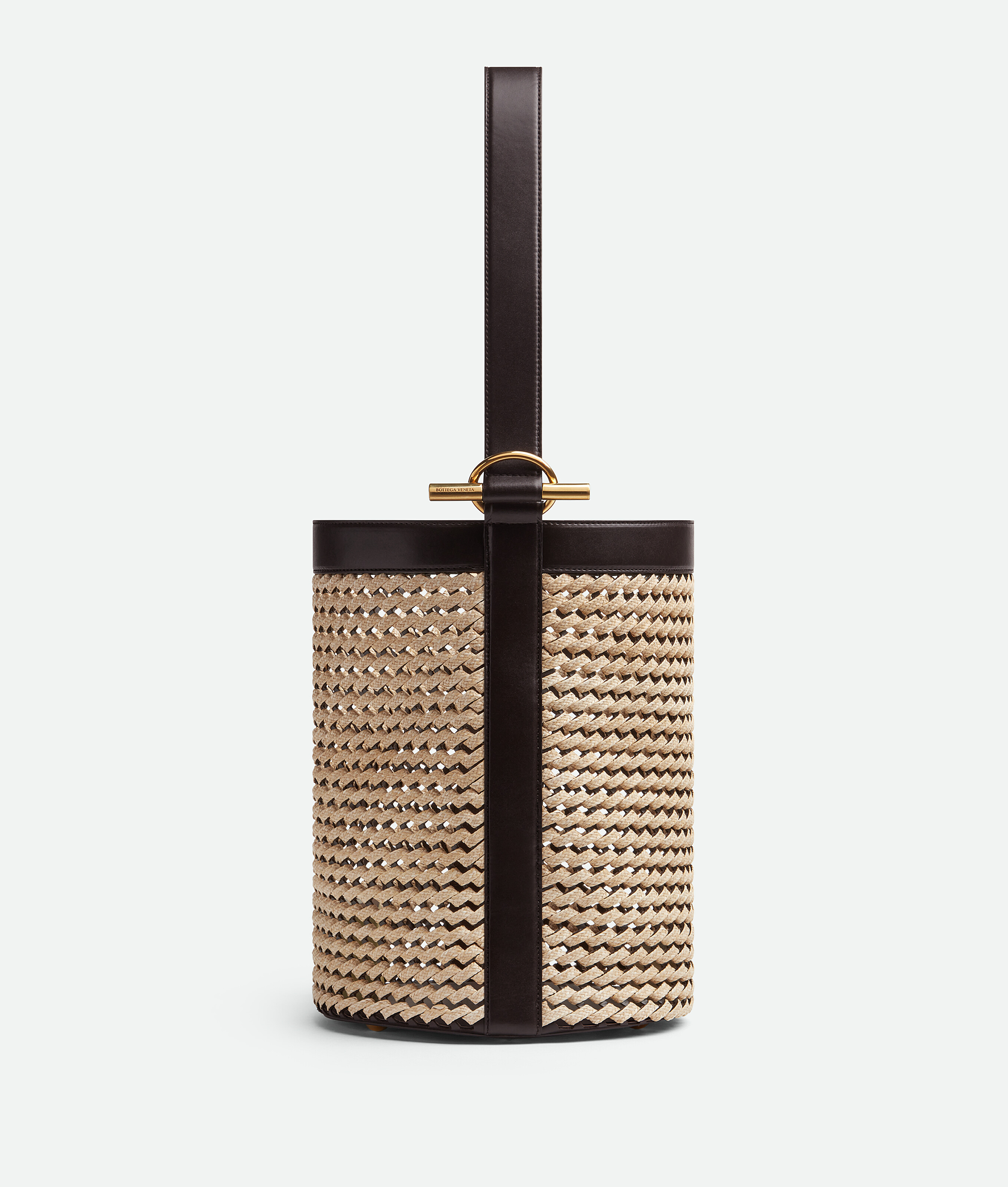 JJ拉菲草編織肩背包。NT$111,400（BOTTEGA VENETA提供）