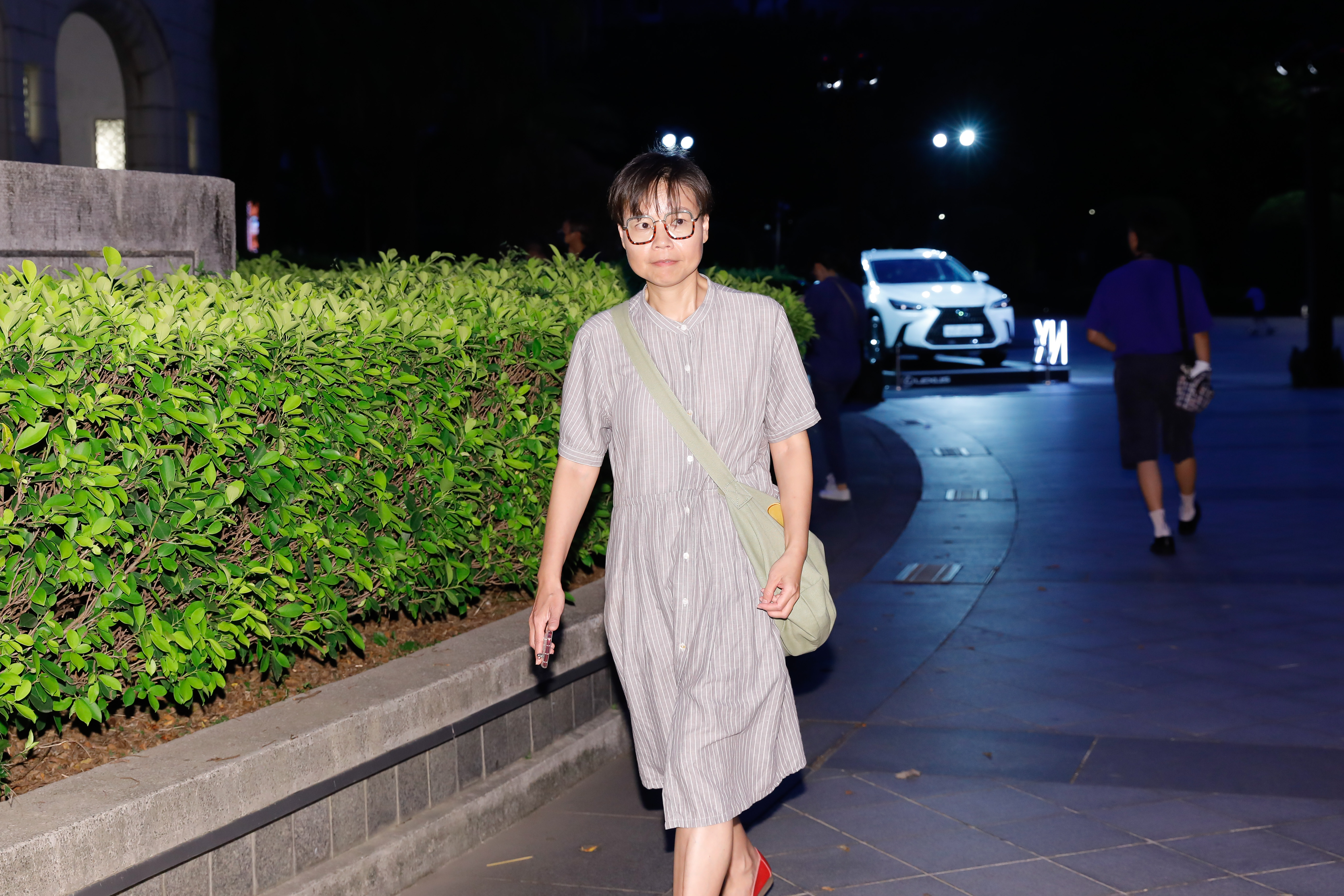 演員黃舒湄單槍匹馬前進台北電影節開幕活動，最後未能碰上主席易智言。