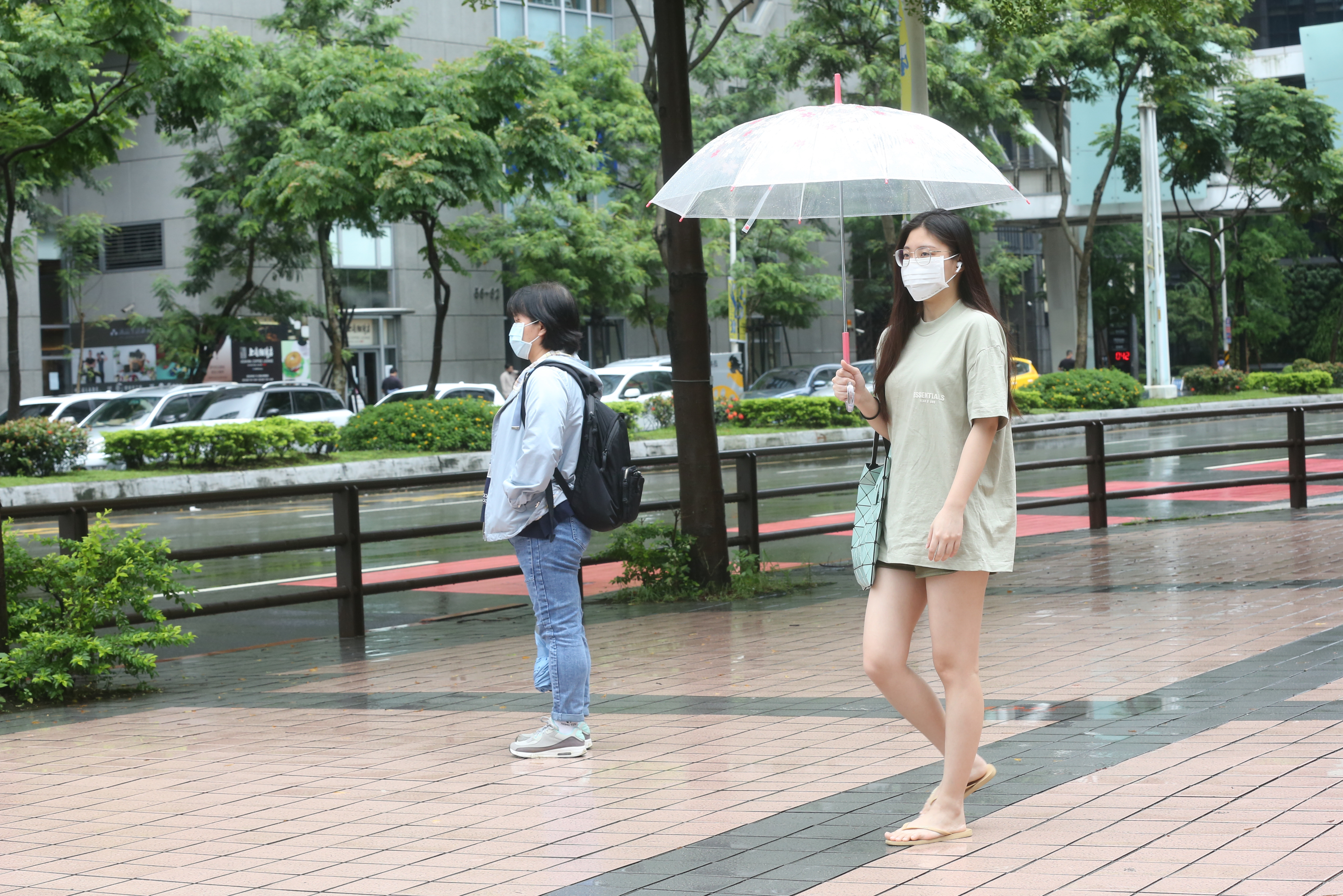 午後對流雲系發展旺盛，北部5縣市易有短延時強降雨。