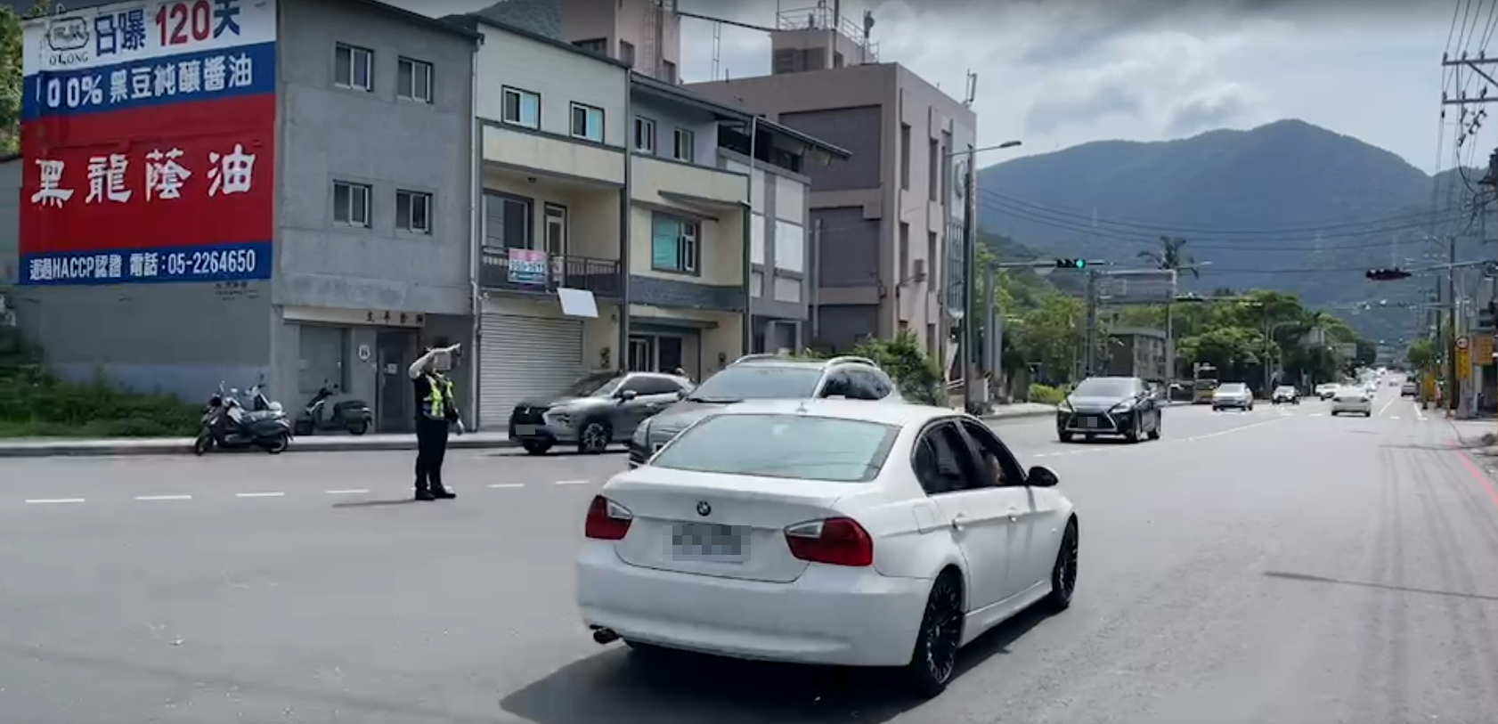 蘇澳市區車流不少。（翻攝畫面）