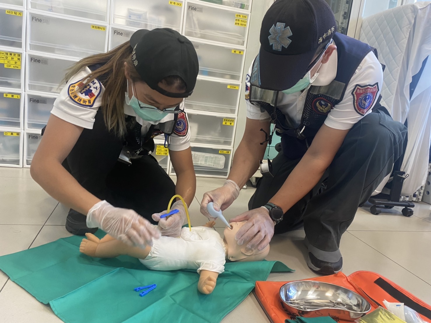 現場救護模擬示意圖。（高雄市政府消防局提供）