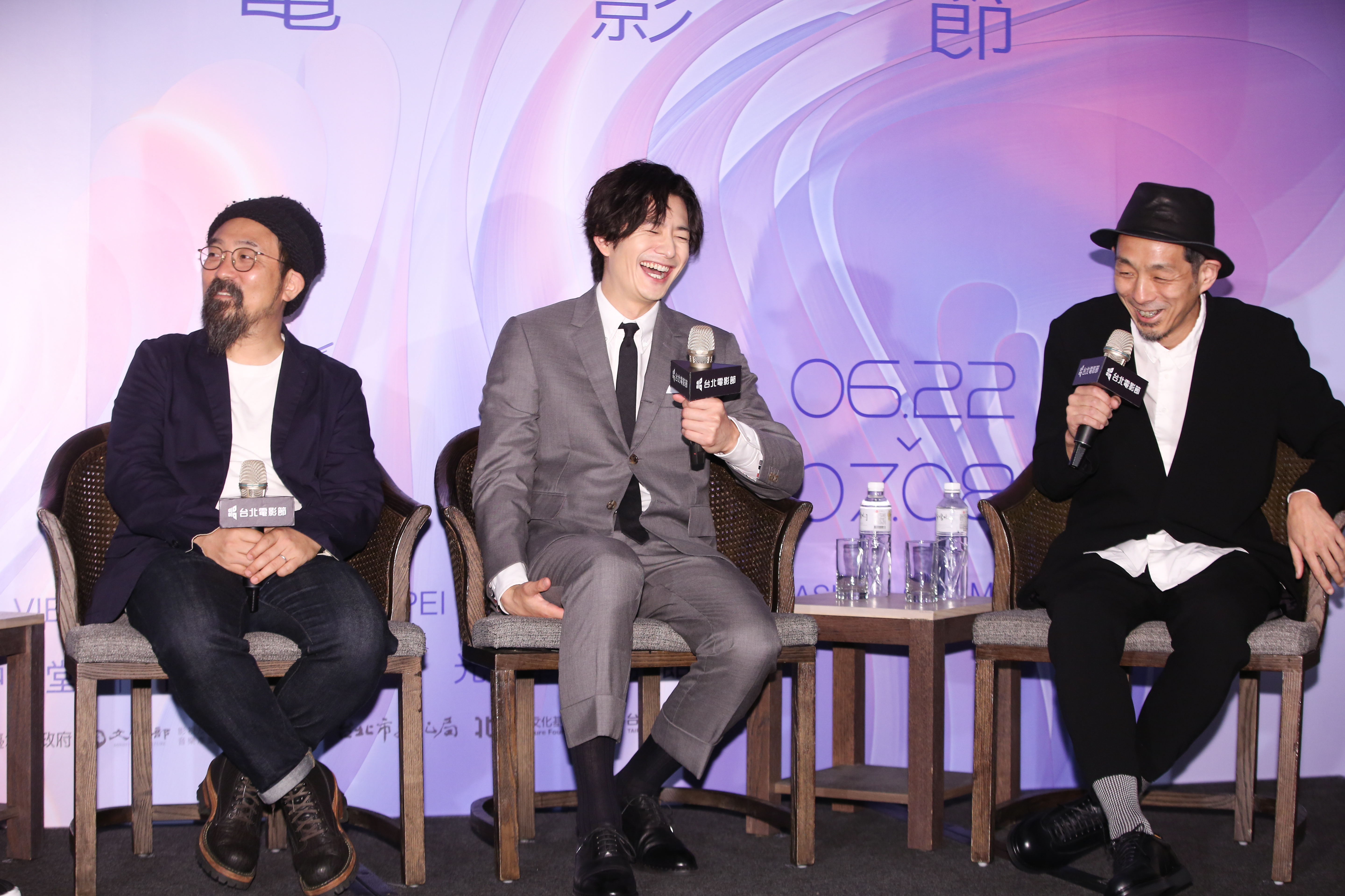 《快一秒的他》導演山田敦弘（左起）、男主角岡田將生、編劇宮藤官九郎十分享受台灣行，在記者會上也多次被逗笑。
