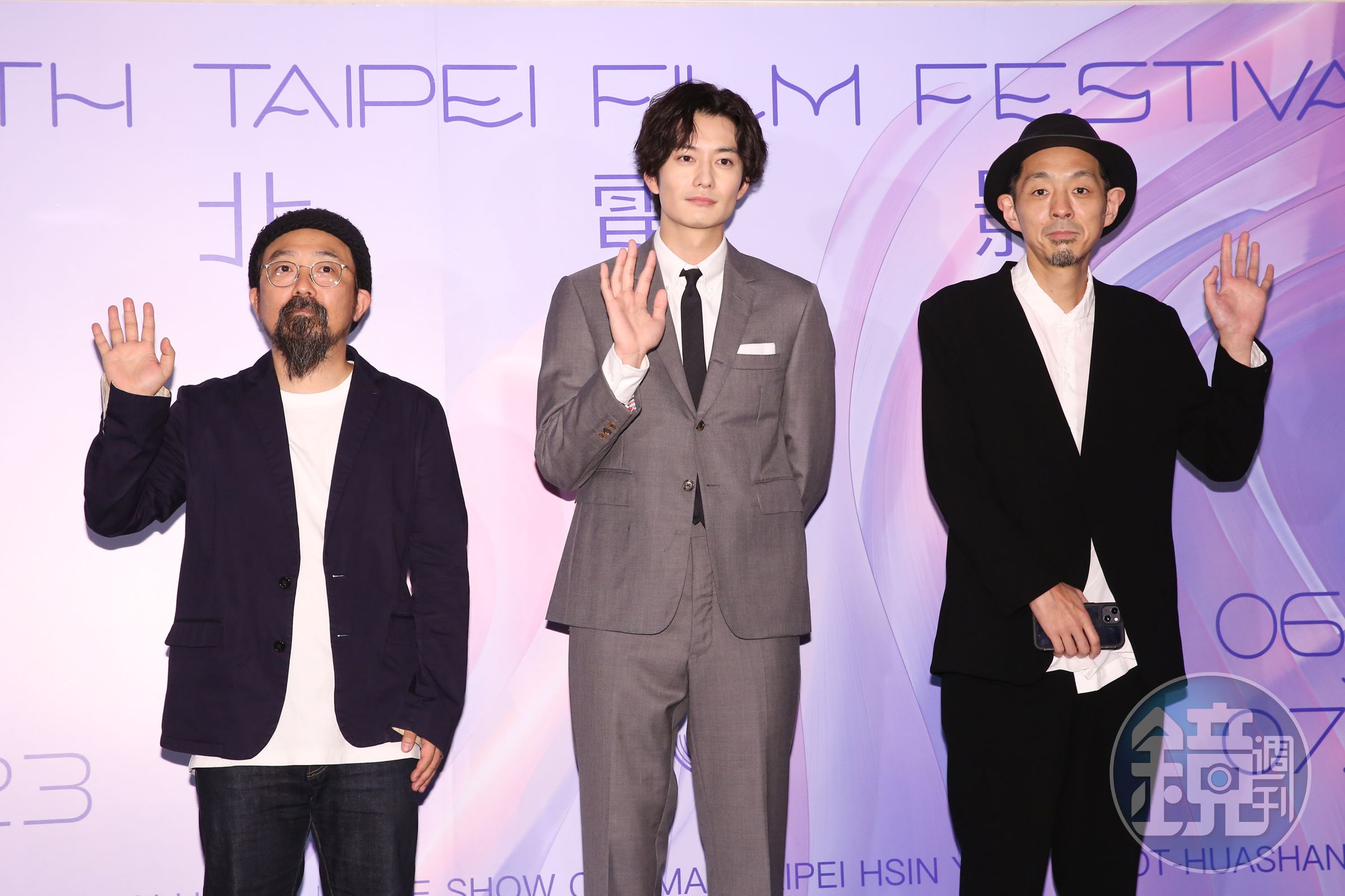 導演山下敦弘(左起)、男主角岡田將生、編劇宮藤官九郎,一起來台灣宣傳《快一秒的他》。