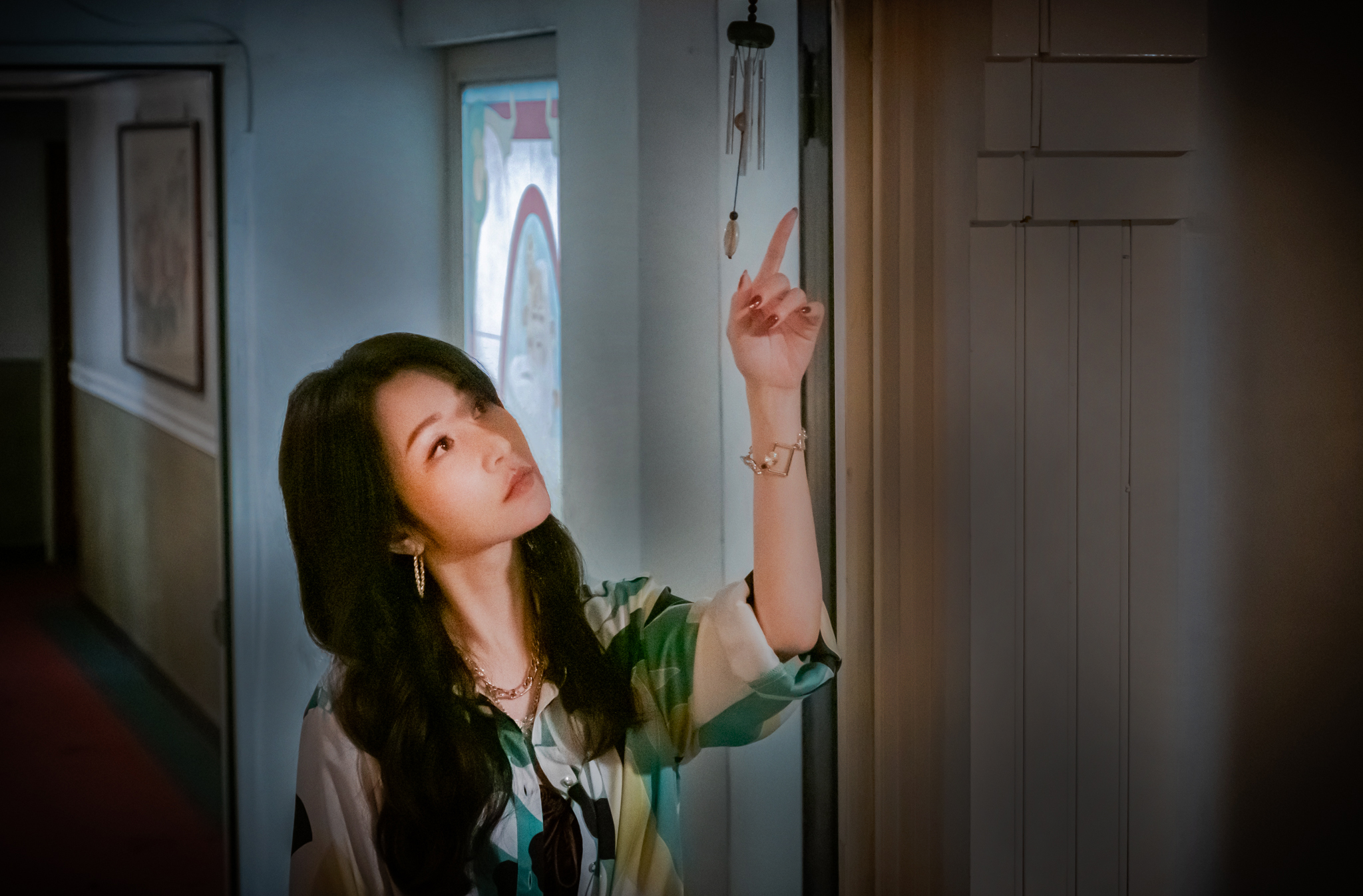 才在《化劫》被「上仙」附體的曾莞婷，又在《粽邪3：鬼門開》中出現。（華影國際提供）