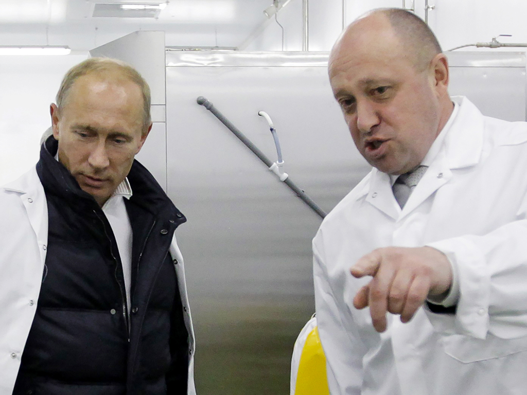 普丁遭叛變！「喪屍部隊」首領普里格津(右)鬧翻出兵。（翻自newstatesman.com）