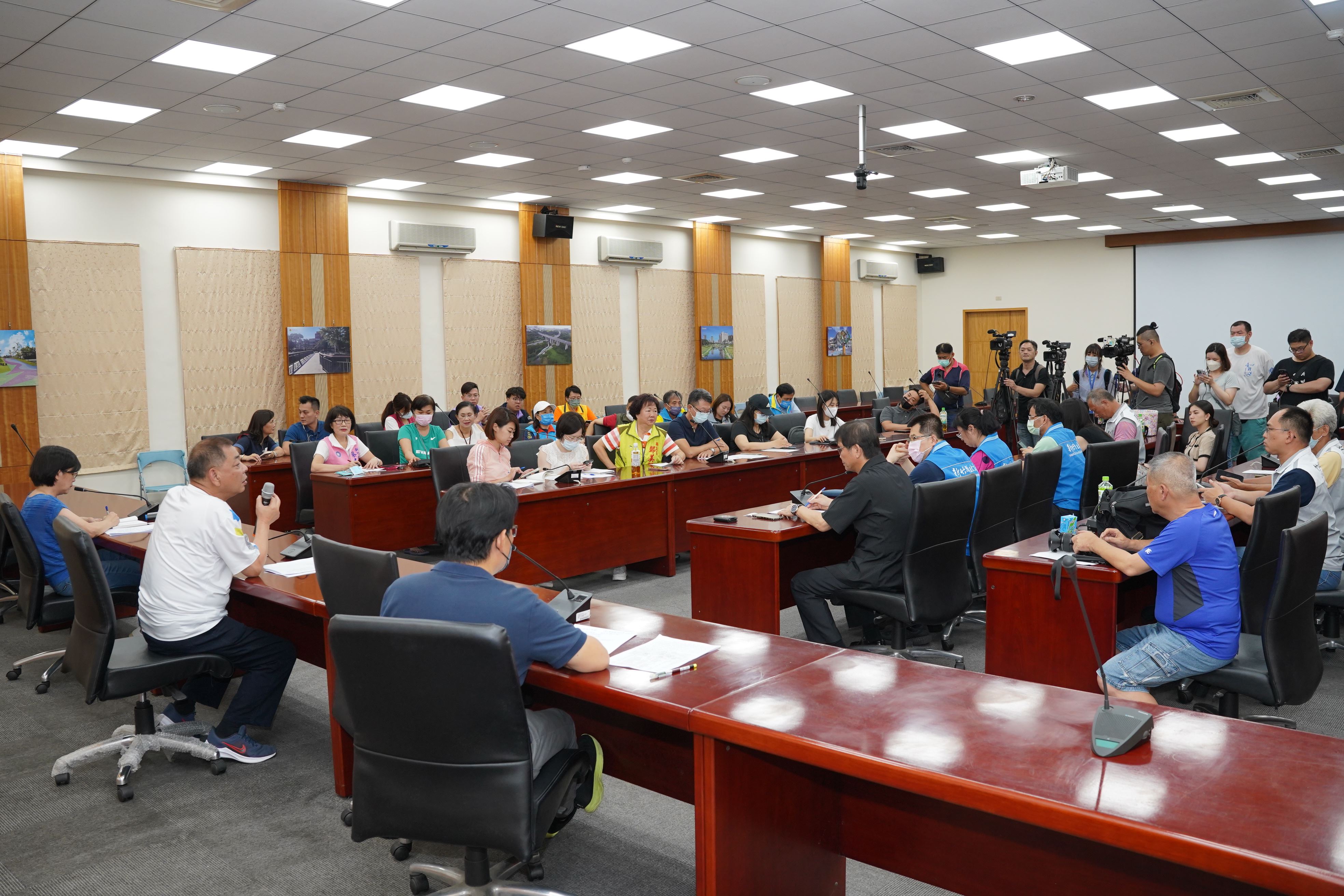 竹北市瓦斯加壓站今（24日）壓力出現異常，新竹縣長楊文科指示成立災害三級開設，責成各單位全力搶救。（新竹縣府提供）