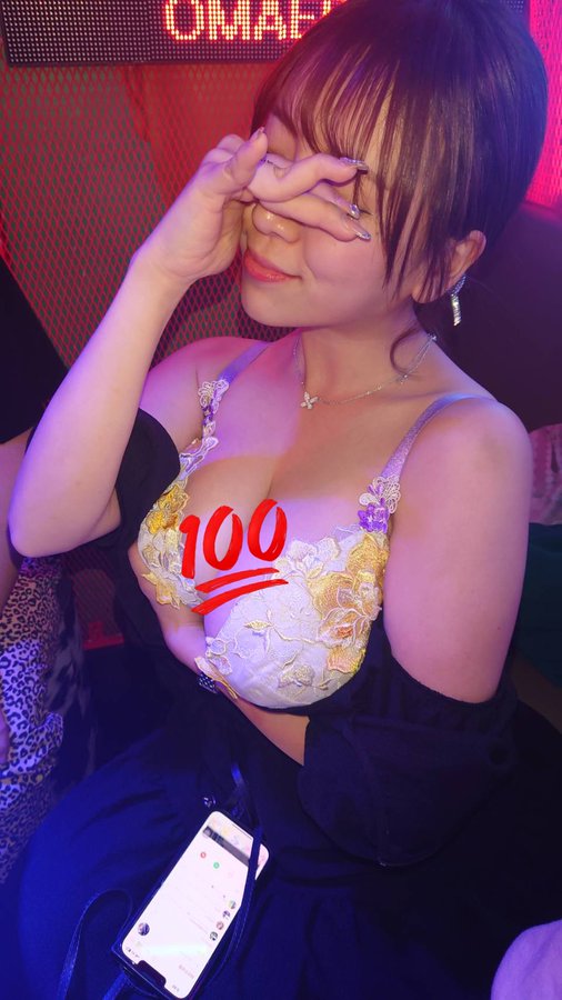 「すばさん」在社群小有名氣，推特跟IG都有上萬人追蹤日常美照。（翻攝推特@suba_hawaiian）