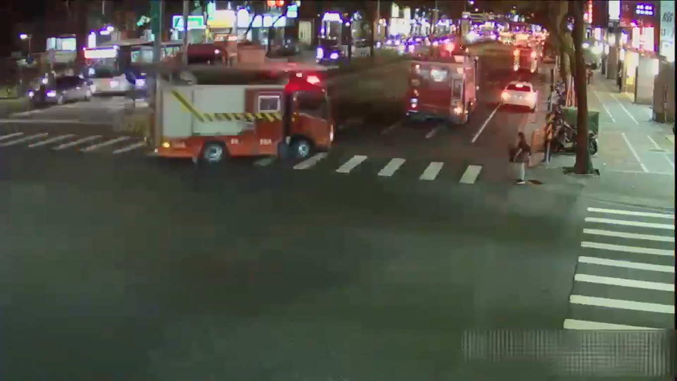 消防隊獲報趕抵現場卻撲空。（翻攝畫面）