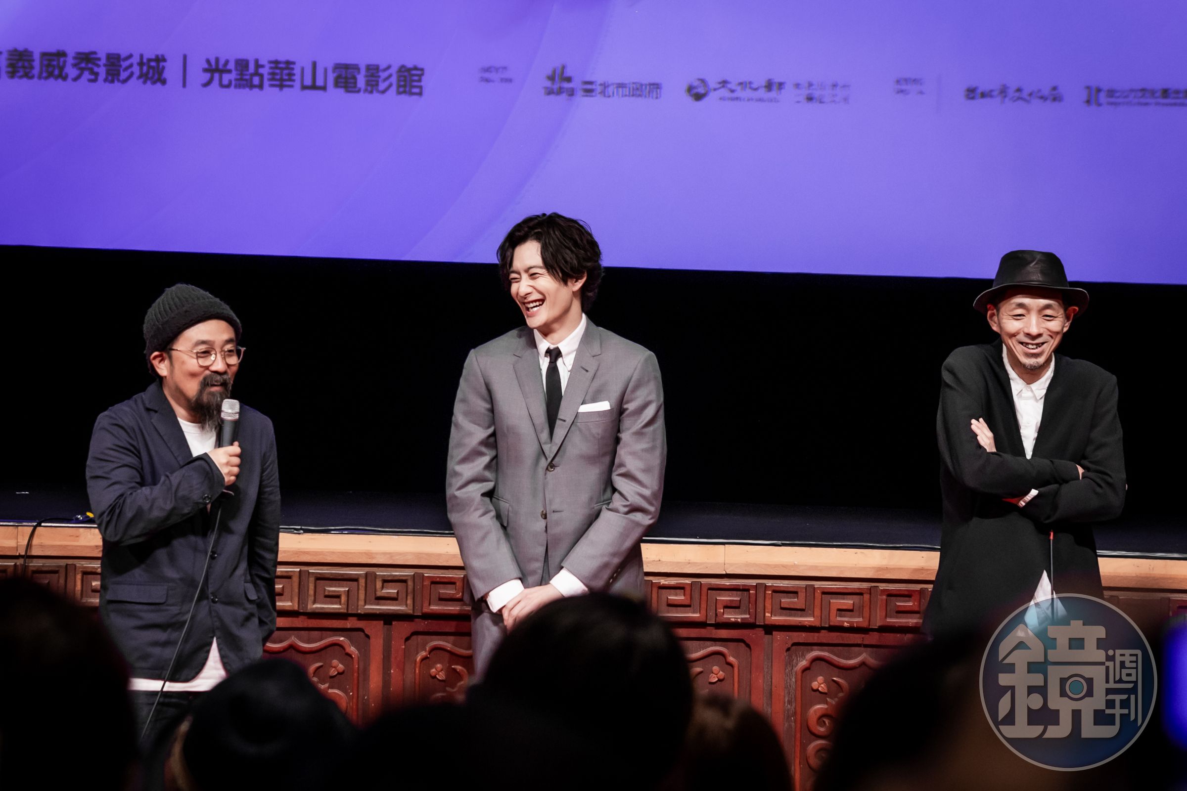 《快一秒的他》導演山下敦弘(左起)、岡田將生與編劇宮藤官九郎與影迷同歡。(台北電影節提供)