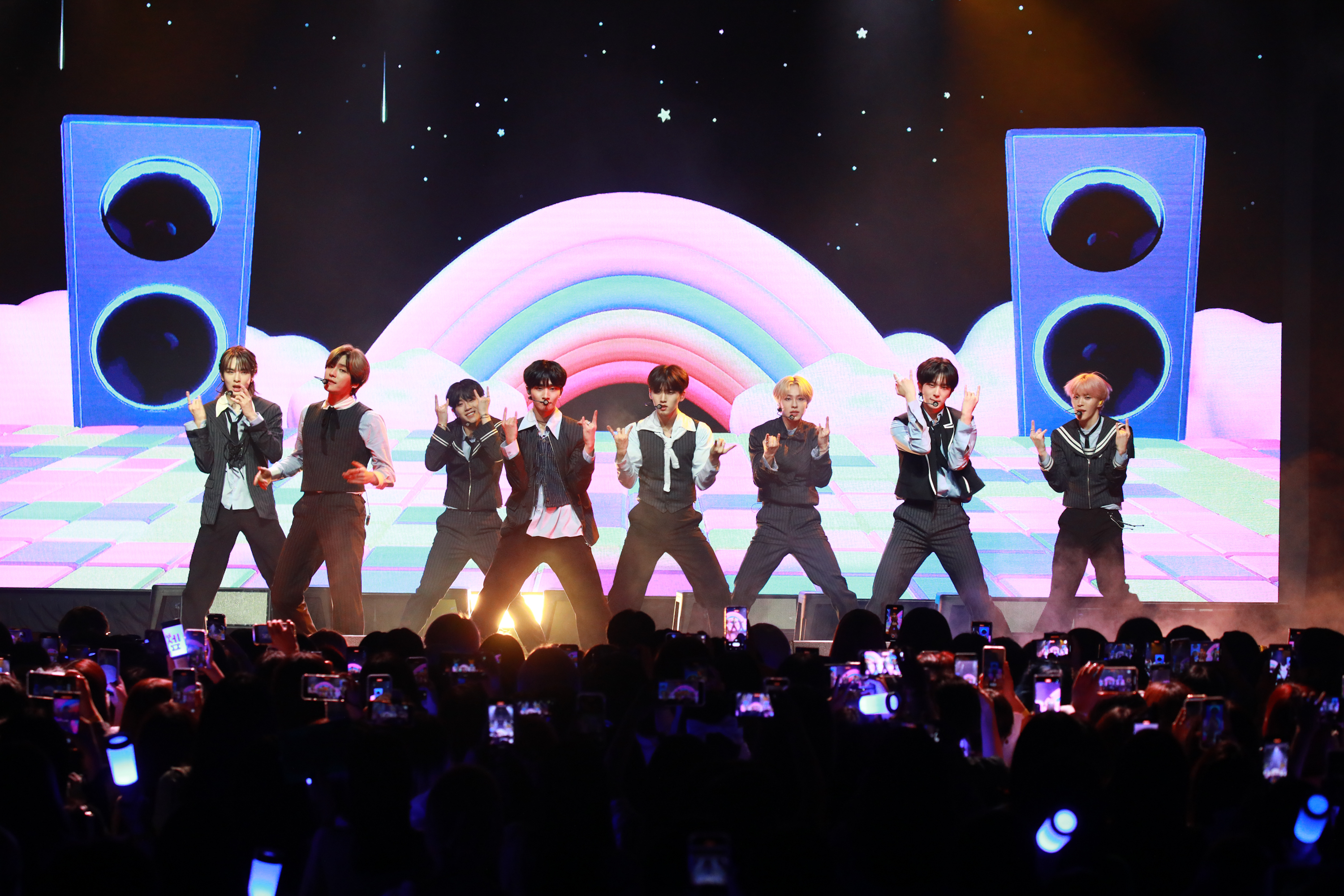 EPEX週六舉辦粉絲演唱會，全場帶來13首歌曲包括翻唱中文歌韋禮安的〈如果可以〉。（ON INN ASIA 提供）