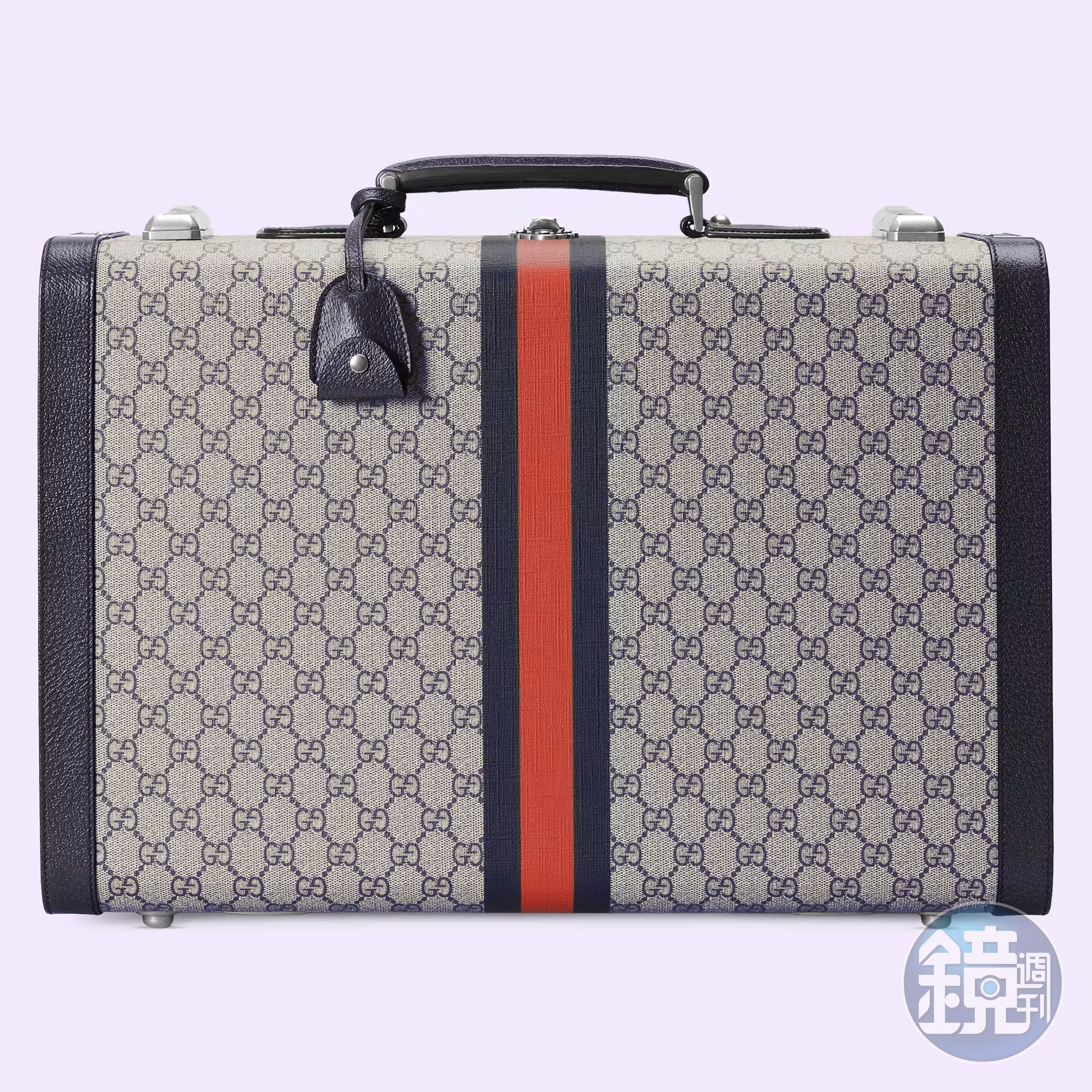GUCCI Savoy系列午夜藍中型硬殼行李箱，NT$222,200。（古馳提供）
