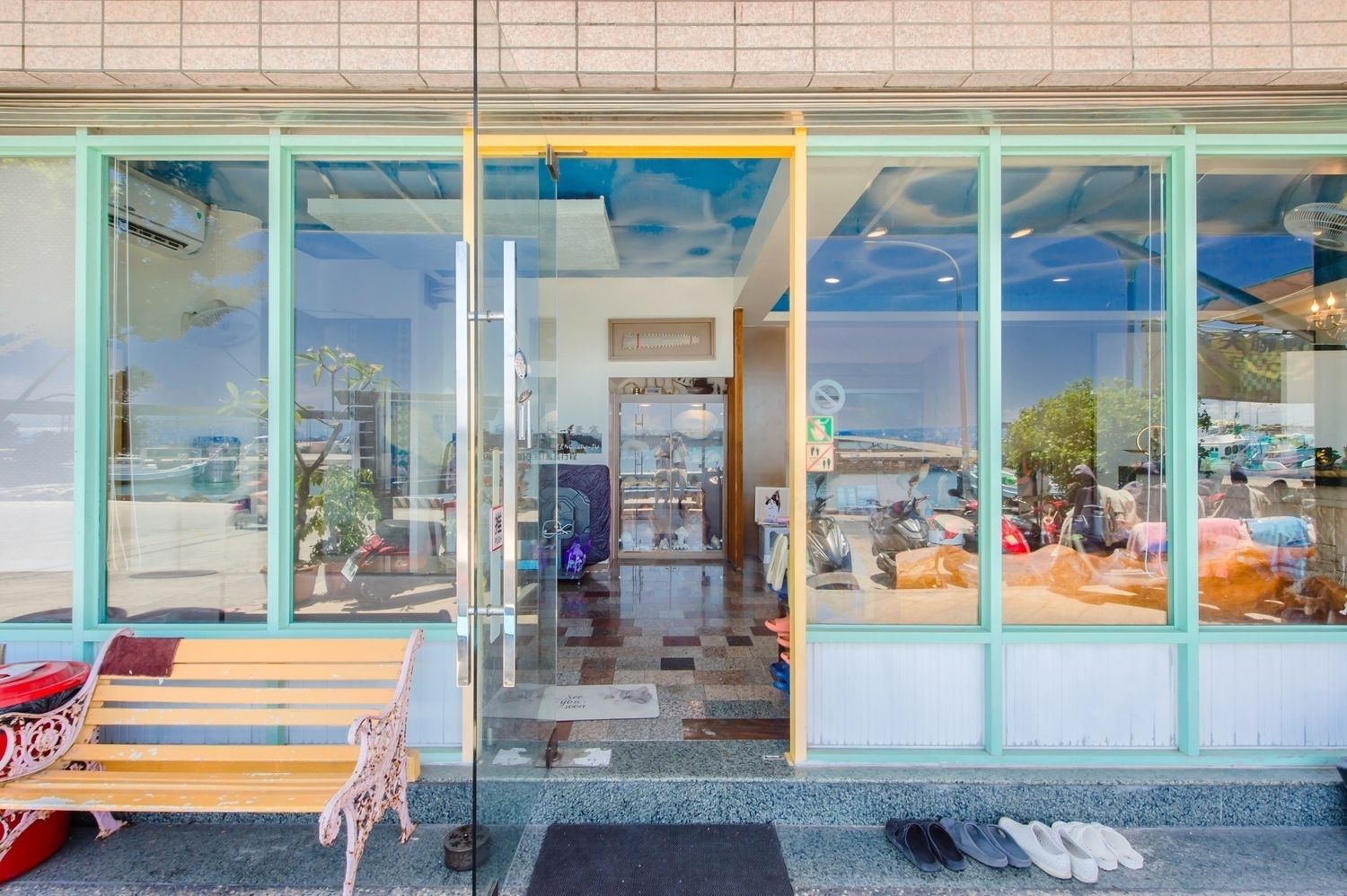 小琉球一間民宿近日遭炎上，因「疏忽包棟本意」造成顧客不便。（翻攝自民宿官網）