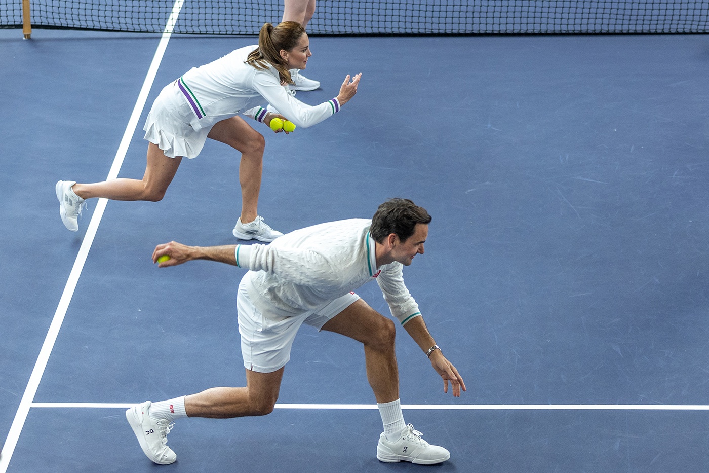 凱特王妃和費德勒一同接受球童訓練。(翻攝Wimbledon官網)