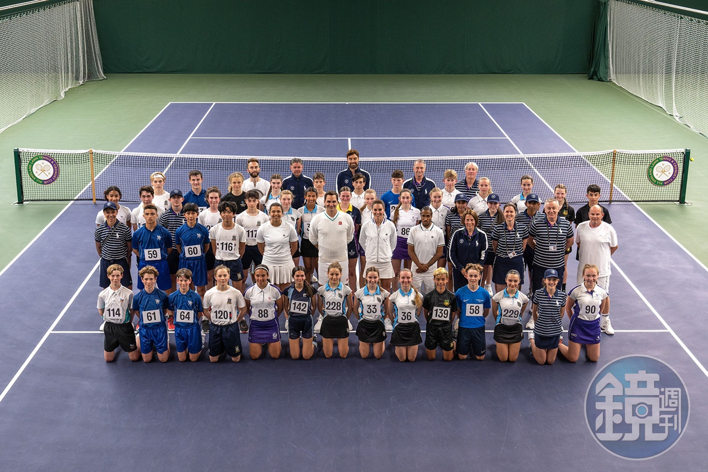 凱特王妃與費德勒帶大家一虧溫網球童後的訓練祕辛。(翻攝Wimbledon官網)