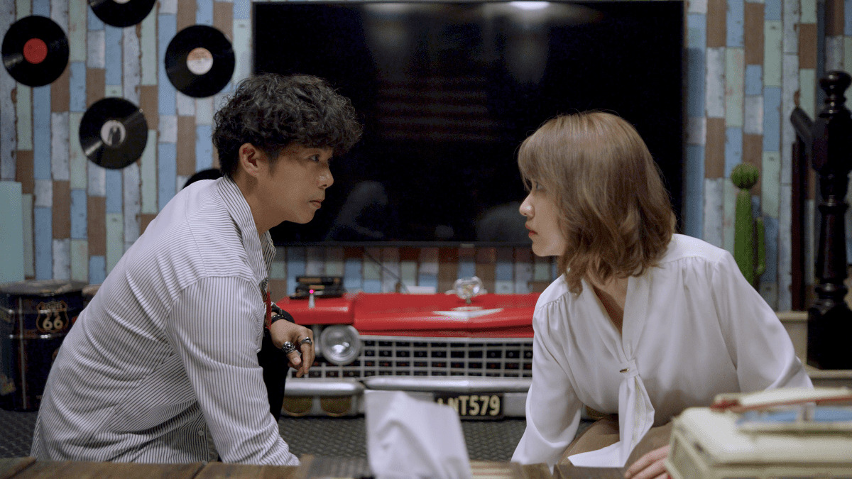 在《欺妻49天》劇中，林玟誼親自下廚煲湯報答陳子強的英雄救美。（華視提供）