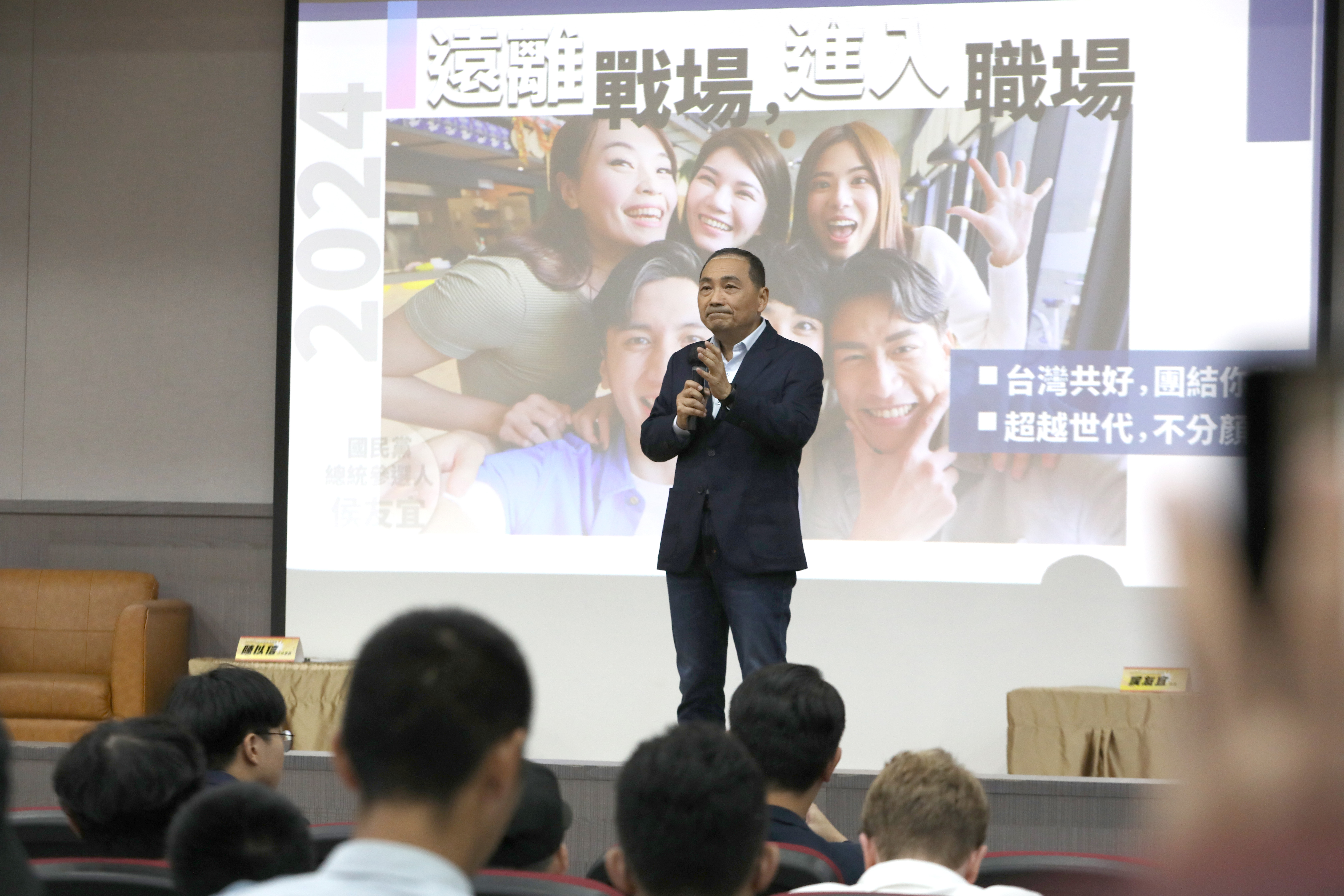 侯友宜拋出用中國學生留在台灣就業，來解決缺工問題的方式，遭綠營批是請鬼拿藥單。