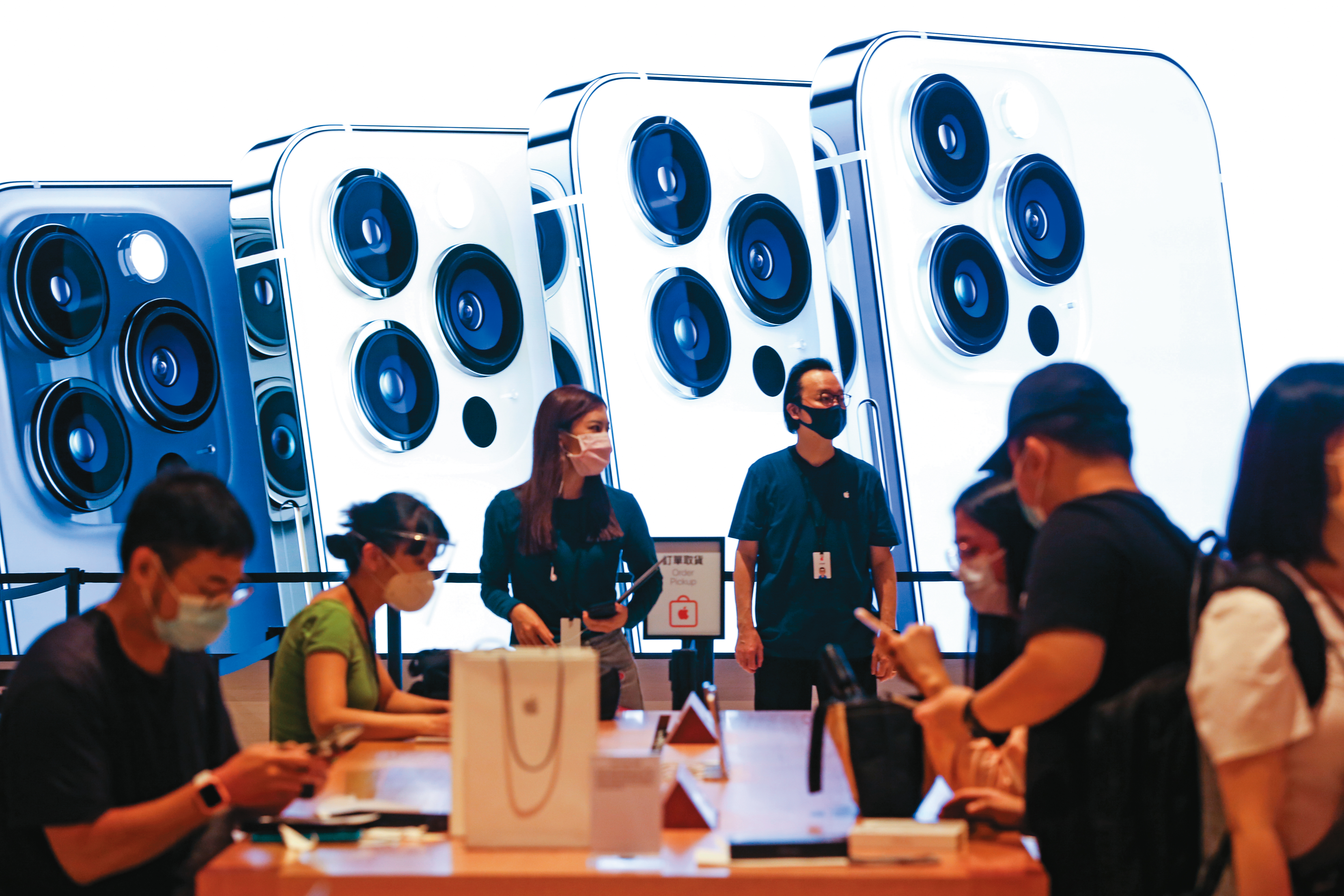 蘋果手機暢銷全球，各個零件的訂單都十分競爭，大立光與先進光同為蘋果鏡頭供應商。