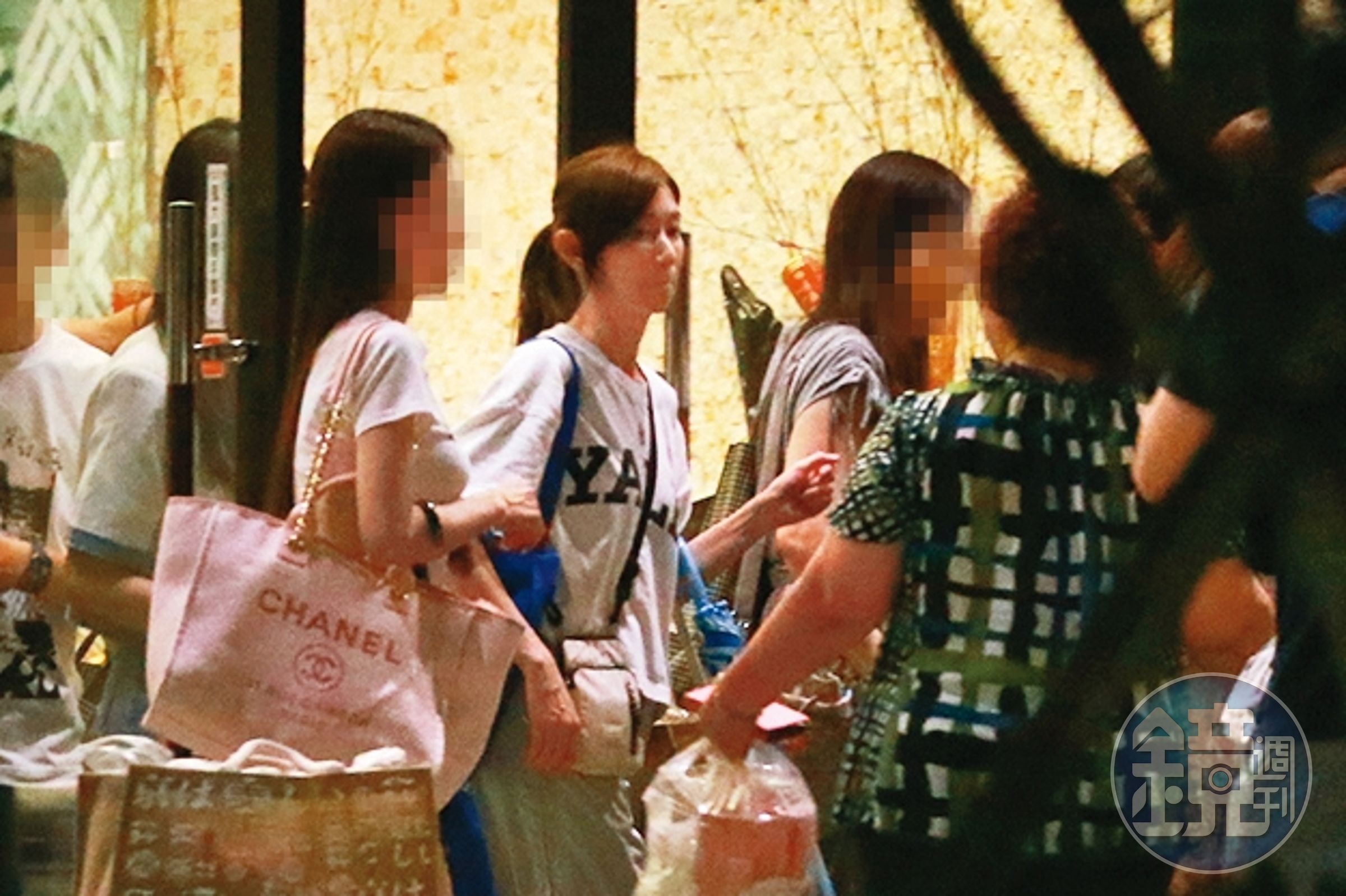 21：31 兩個多小時後，周幼婷與家長群準備離去。當晚她與小孩沒再離開新莊，藍正龍則隻身待在永和，開始各過各的。