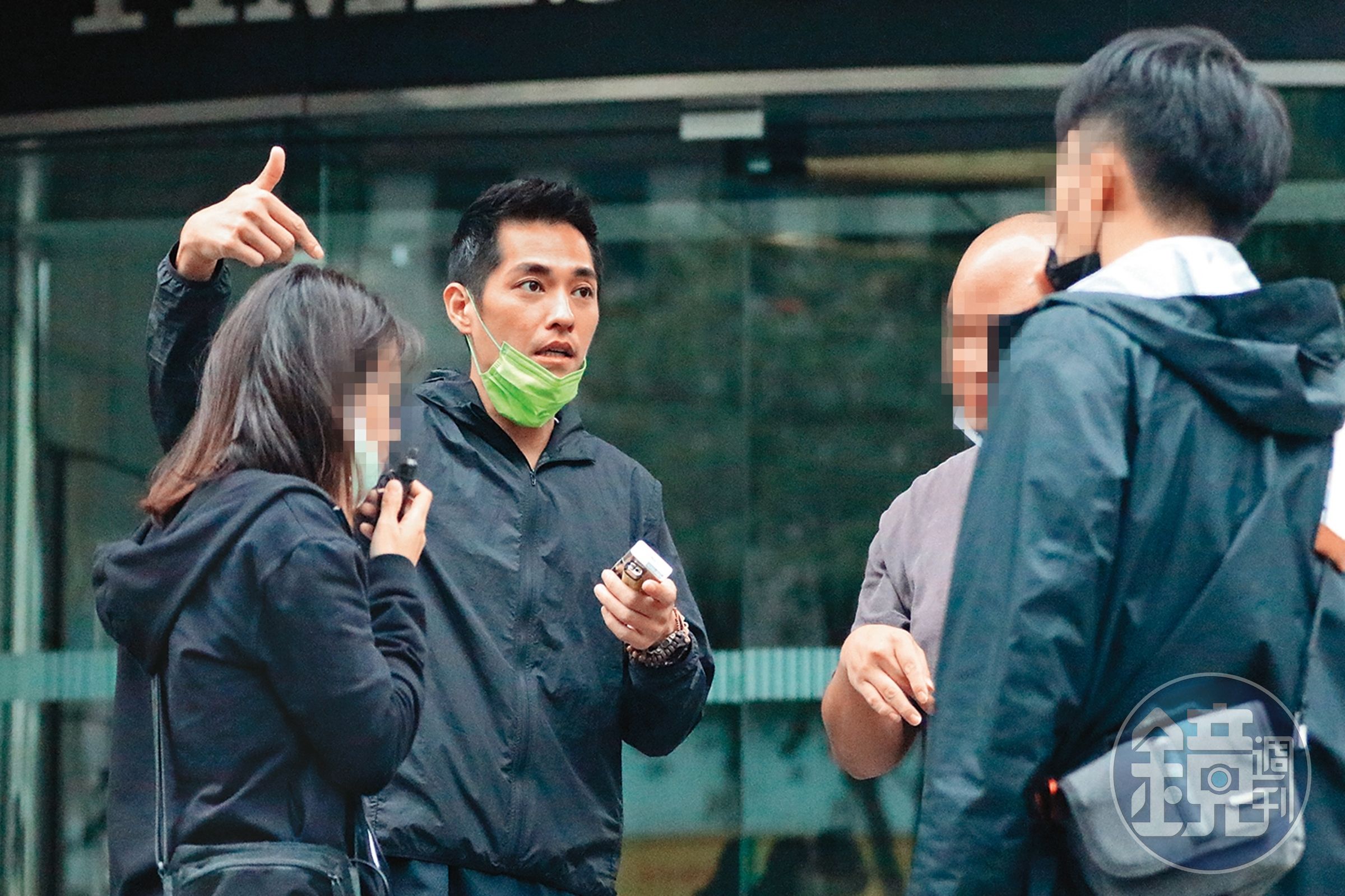 藍正龍近來忙著執導《成功補習班》,也坦言資金方面一開始有出現問題。
